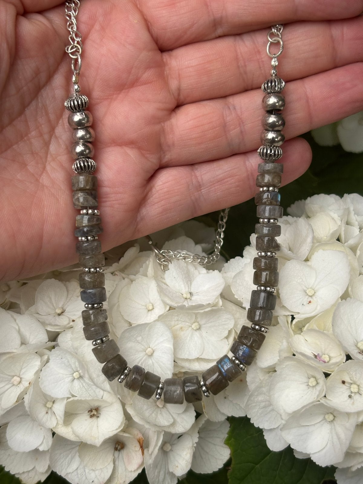 Prachtige Labradoriet Ketting met Zilverkleurige Details, Sieraden, Tassen en Uiterlijk, Kettingen, Nieuw, Ophalen of Verzenden