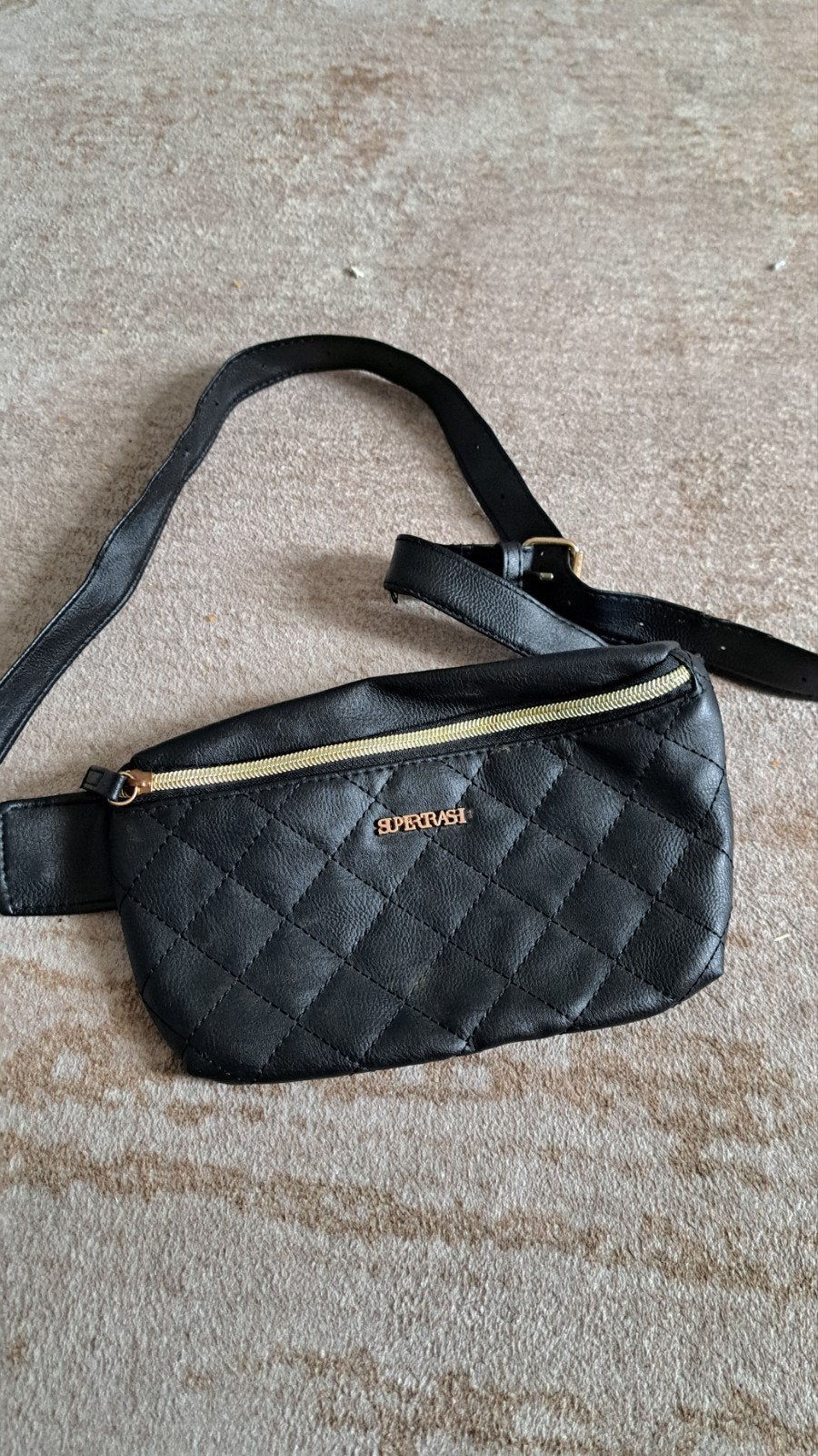 Zwarte gewatteerde heuptas met gouden rits, Sieraden, Tassen en Uiterlijk, Verzenden, Zo goed als nieuw, Zwart, Overige typen