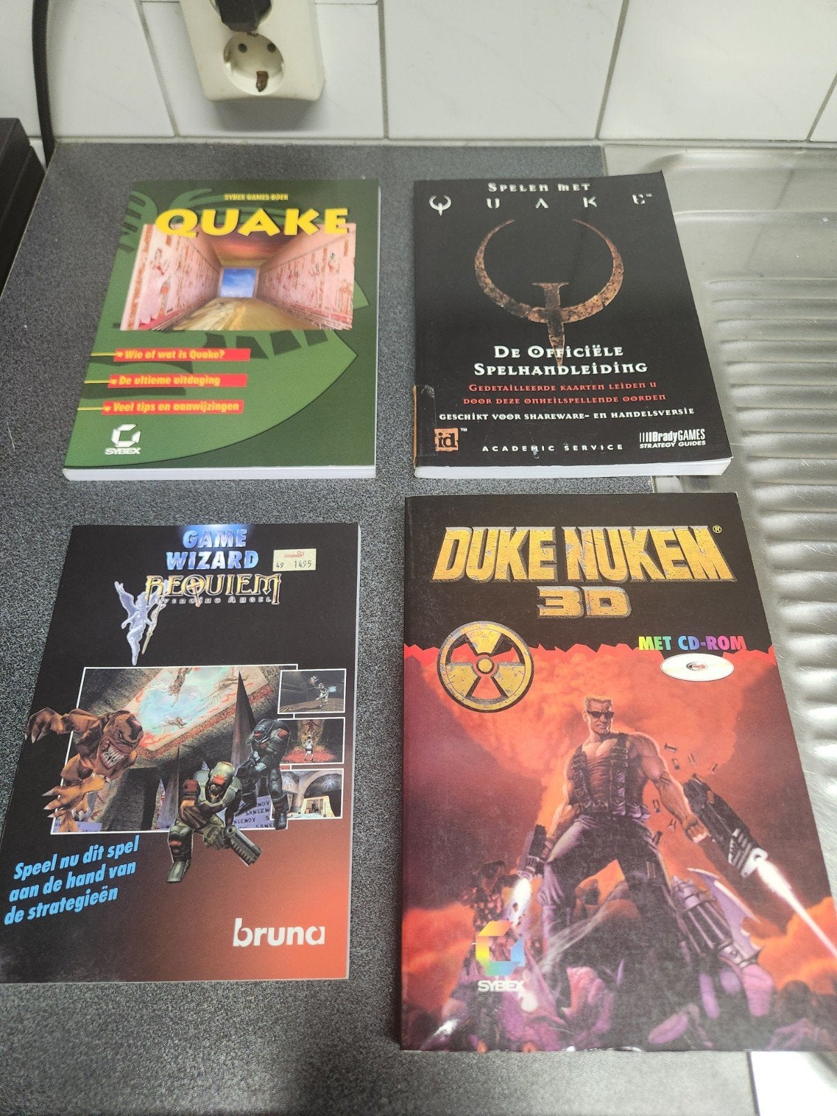 Vintage PC Game Strategy Gidsen: Quake, Duke Nukem, Requiem, Ophalen of Verzenden, Gelezen, Niet van toepassing, Diverse auteurs (o.a. Joke van Lienen-Boot, Jonathan Mandara)