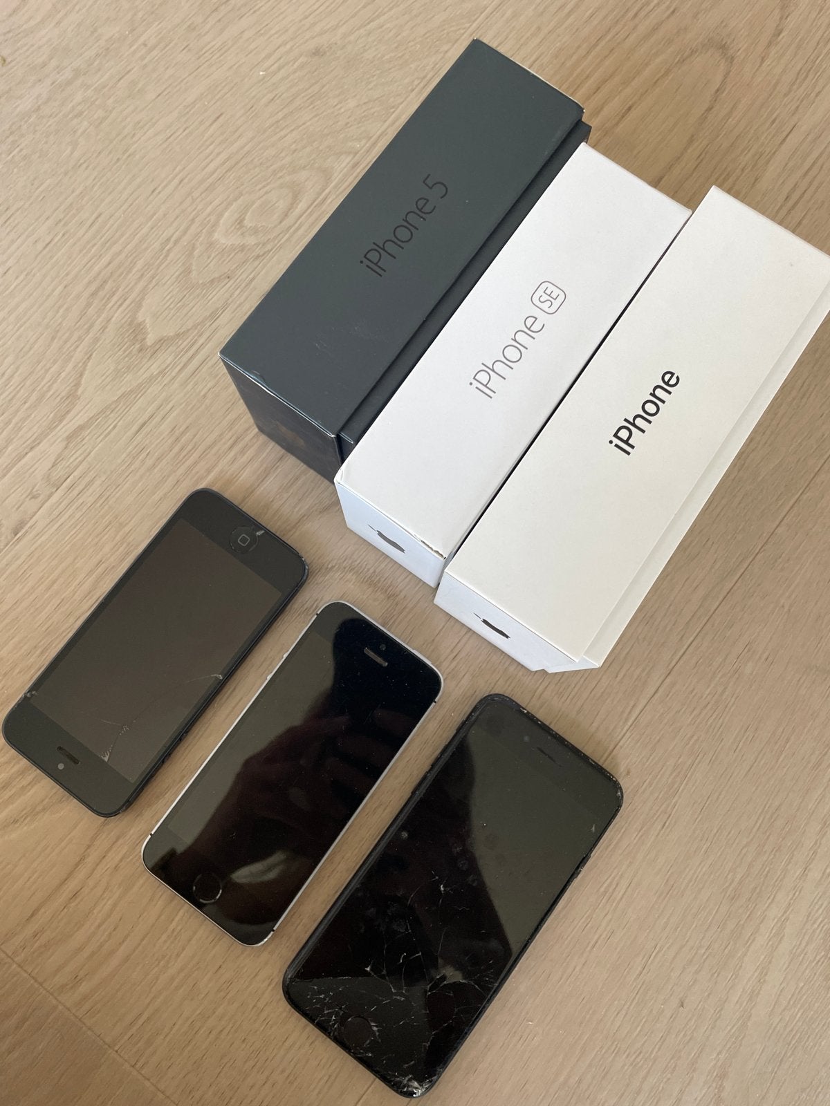 3x iPhone: iPhone 5, iPhone SE, iPhone 7 - Onbekende staat, Ophalen, Gebruikt, Zwart, Overige modellen