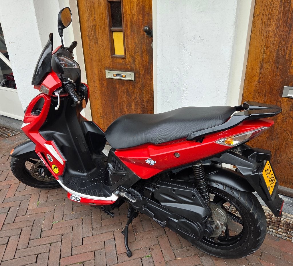 Kymco Super 8 Rood Bromscooter €1250 bij Scooterforyou, Ophalen, Gebruikt, Maximaal 45 km/u, Benzine