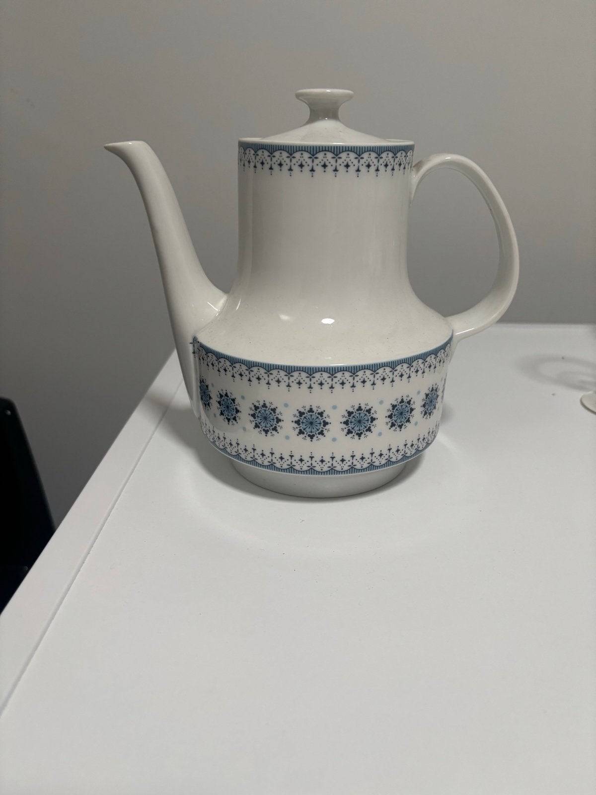 Spenzo Georgette porselein: Koffiekan en 2 platte schalen, Antiek en Kunst, Ophalen of Verzenden