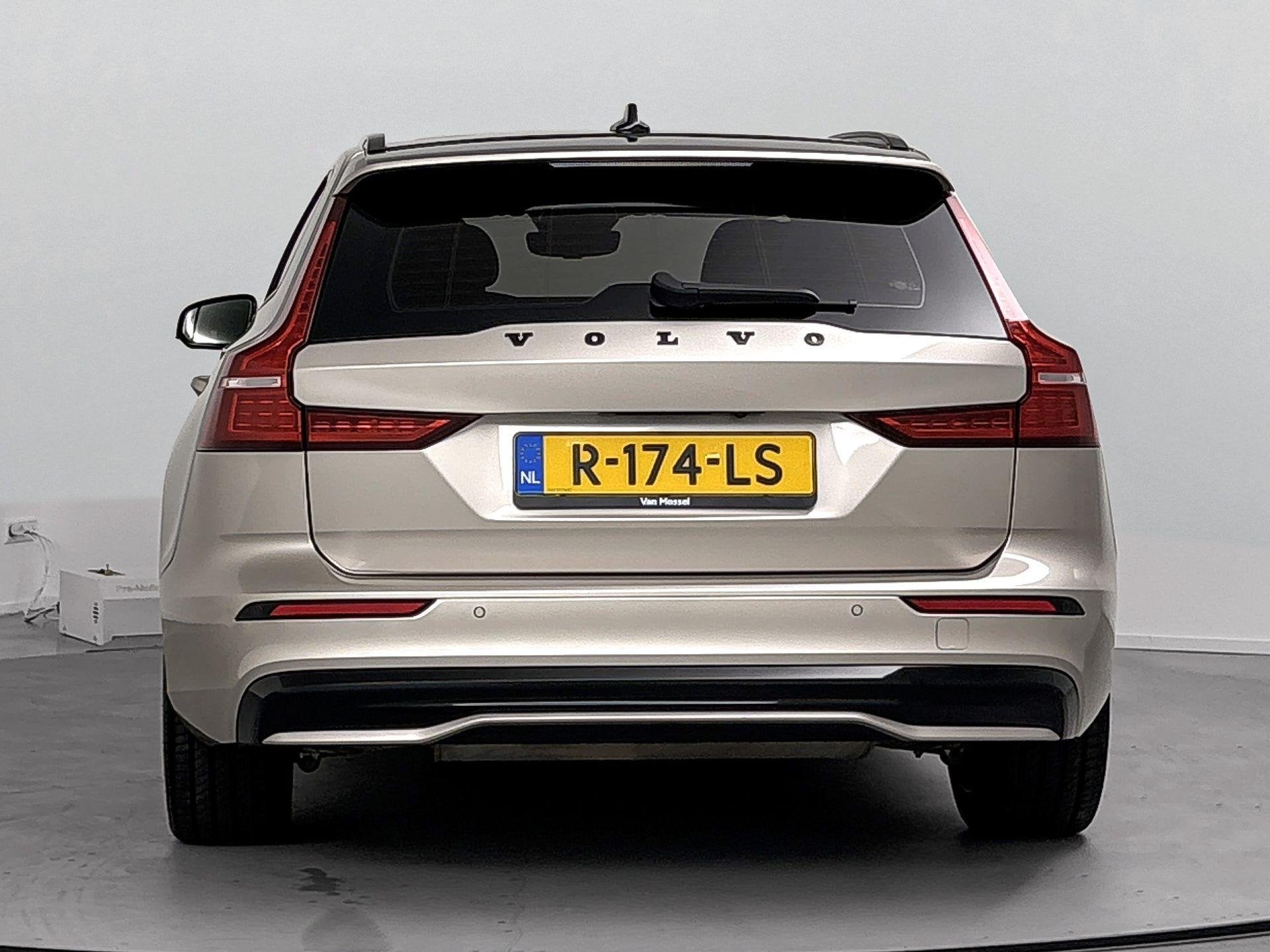 Volvo V60 2.0 B4 Ultimate Dark, Auto's, 12 maanden, Euro 6, 4 cilinders, 1634 kg
