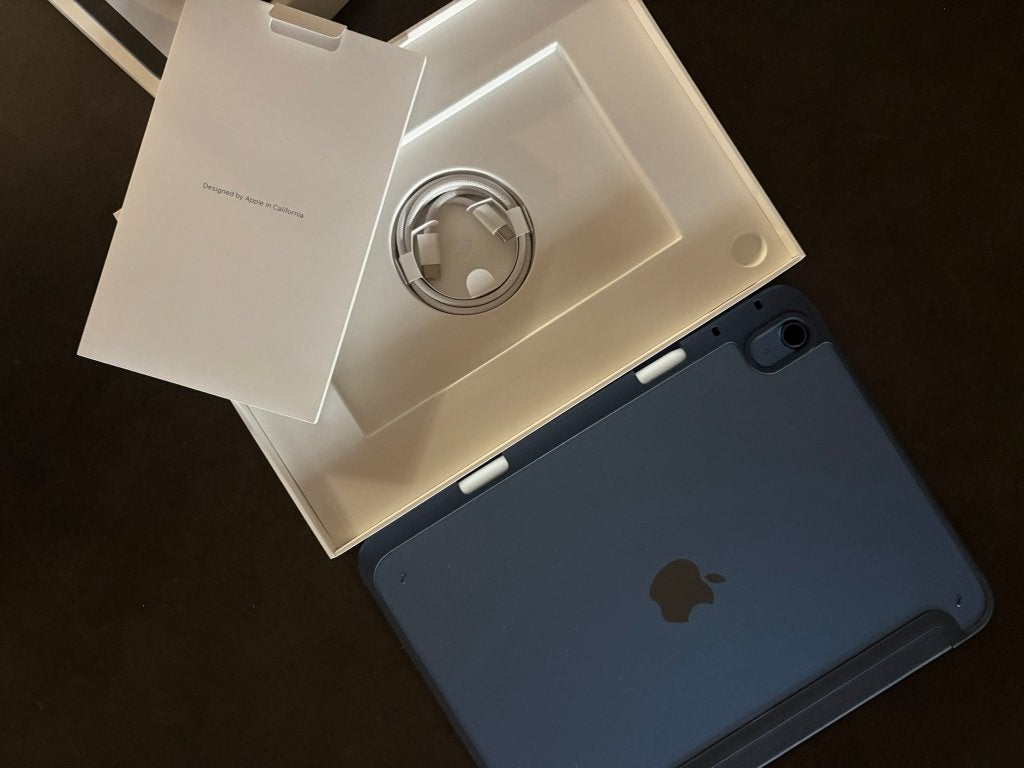 Foto 3 van Apple iPad A16 11inch 128GB Blauw Cellular + WiFi