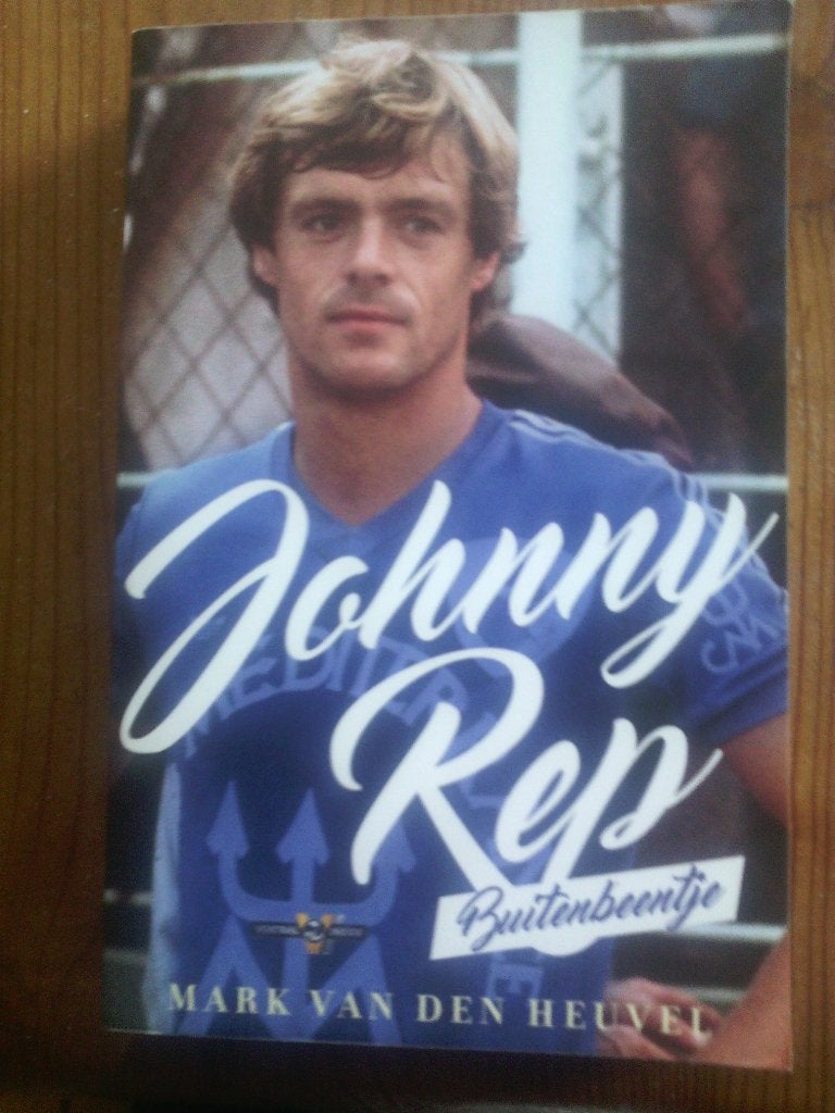 voetbalboek- Johnny Rep-Buitenbeentje, Boeken, Ophalen of Verzenden, Zo goed als nieuw, Balsport
