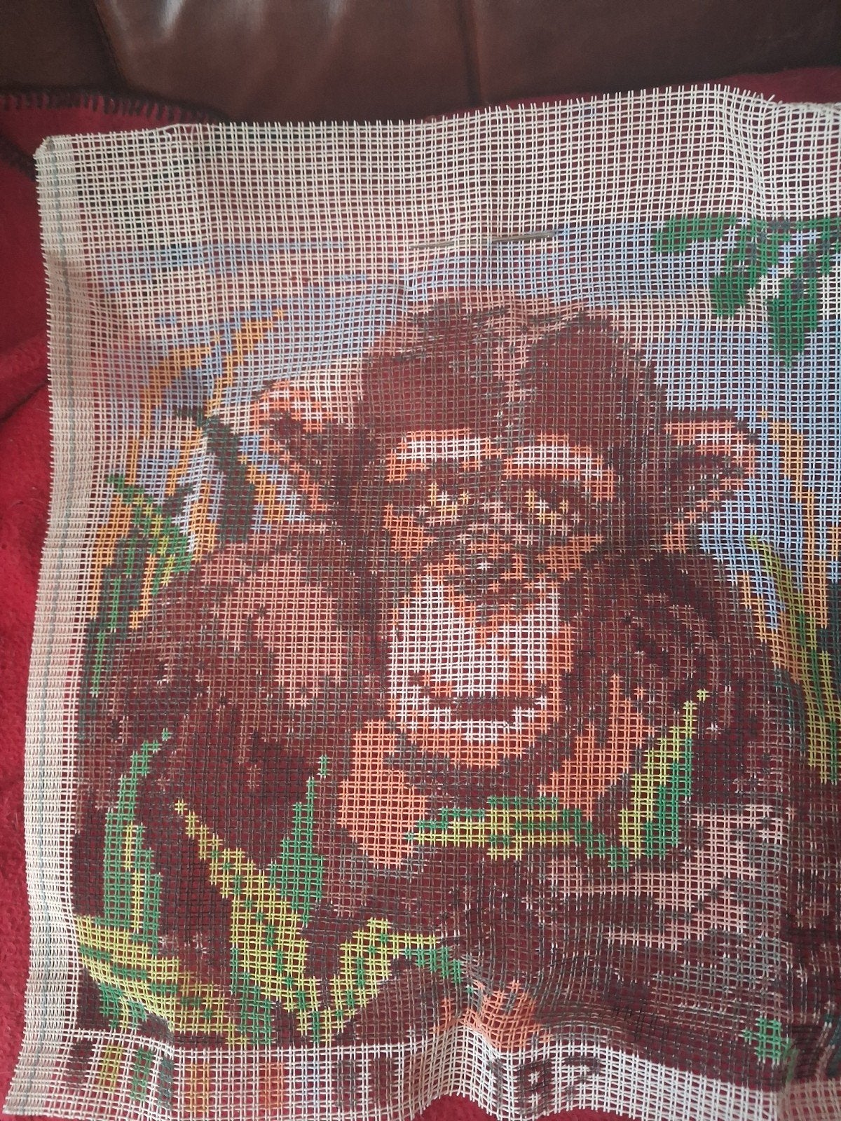 te koop borduur kussen van aap. Het is met garen ., Ophalen of Verzenden, Borduurpakket