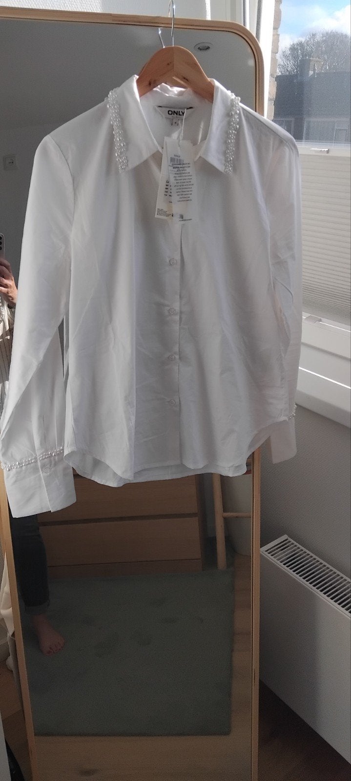 Nieuwe witte blouse met parels van ONLY, Kleding | Dames, Maat 38/40 (M), Wit, Nieuw, Ophalen of Verzenden