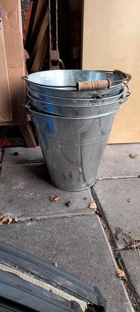 Vier mooie verzinkte emmertjes., Ophalen, Zo goed als nieuw, IJzer, Met handgreep
