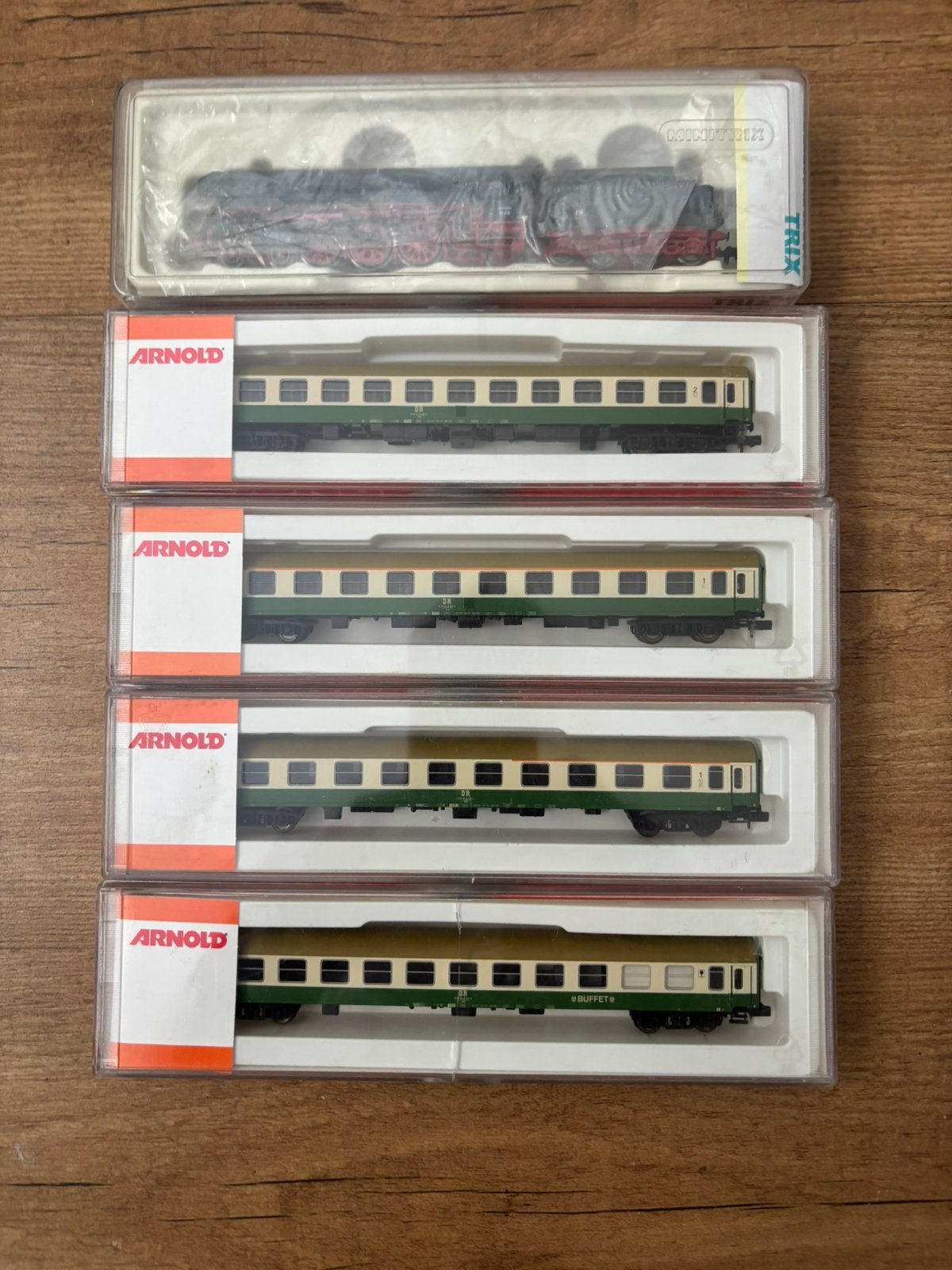Minitrix Br01.5 +4 bijpassende rijtuigen Arnold, Hobby en Vrije tijd, Modeltreinen | N-Spoor, Treinset, Gelijkstroom, Trix, Ophalen of Verzenden