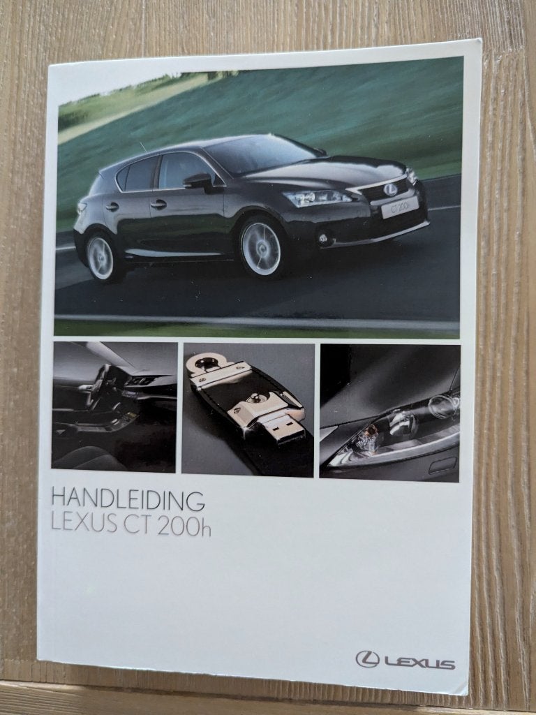 Lexus CT200H Gebruikershandleiding (Als nieuw), Ophalen of Verzenden