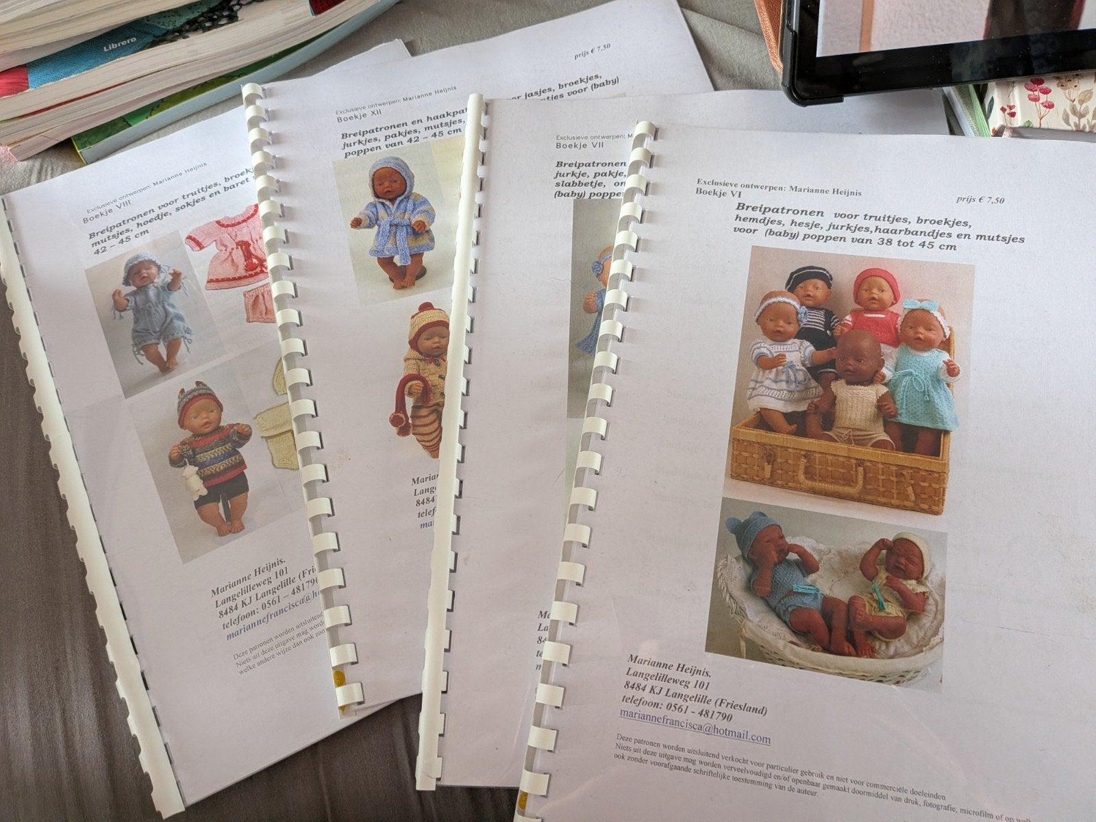 4 breiboeken poppen kleertjes, Ophalen of Verzenden, Haken, Patroon of Boek