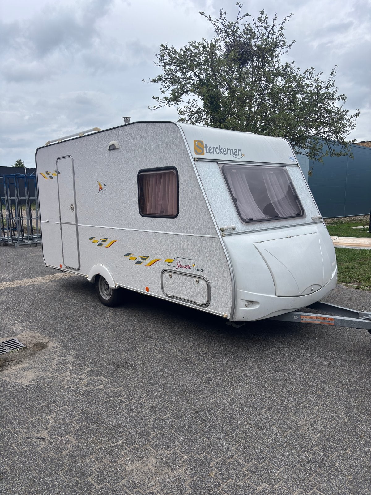 Sterckeman Starlett 420 CP, Vast bed, Sterckeman, Treinzit, Particulier