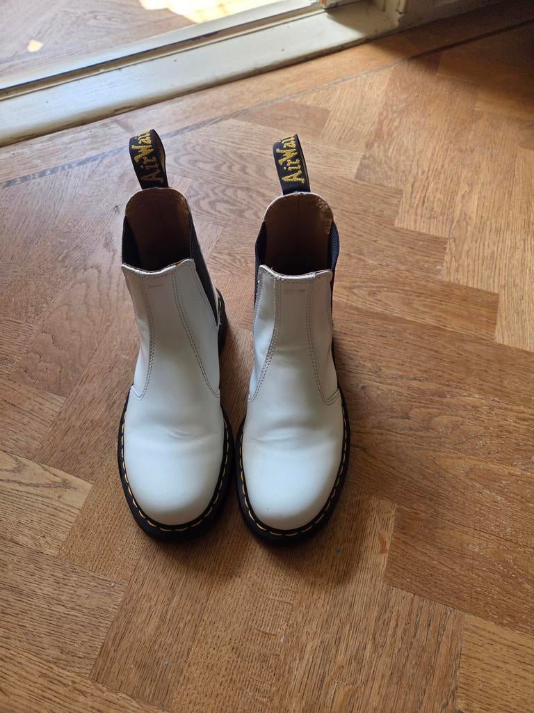 Dr. Martens Chelsea boots wit, Kleding | Dames, Schoenen, Zo goed als nieuw, Lage of Enkellaarzen, Wit, Ophalen of Verzenden