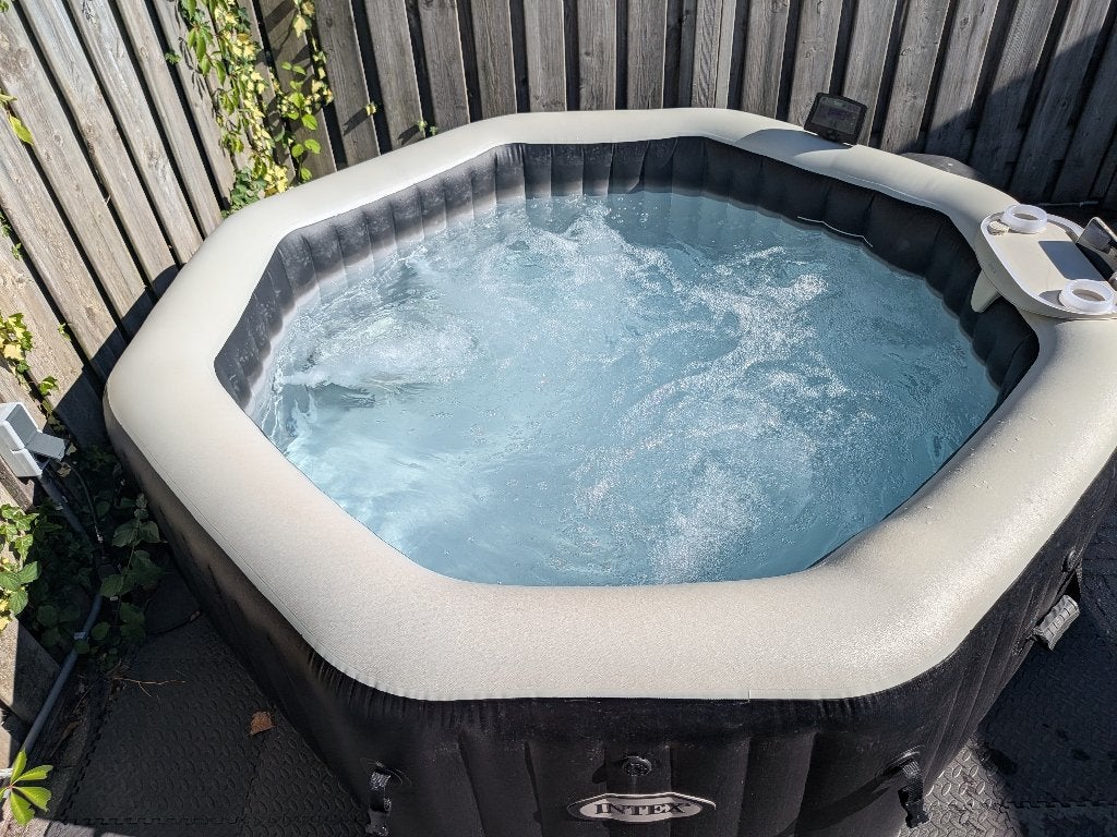 Intex Jacuzzi 6 persoons Jet & Bubbels - NIEUW SYSTEEM, Ophalen of Verzenden, Gebruikt, Filter, Opblaasbaar