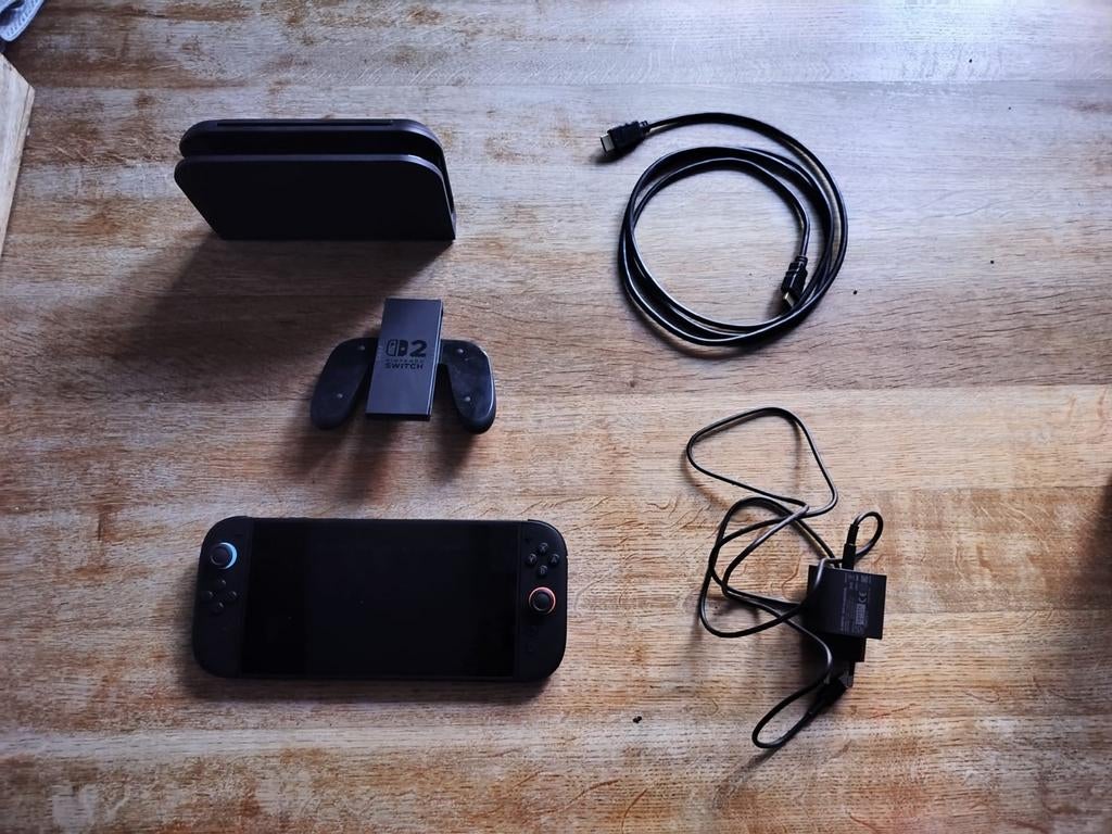 Zo goed als nieuwe Nintendo Switch 2 - 2 maanden oud, Ophalen, Zo goed als nieuw, Met 2 controllers, Switch Original