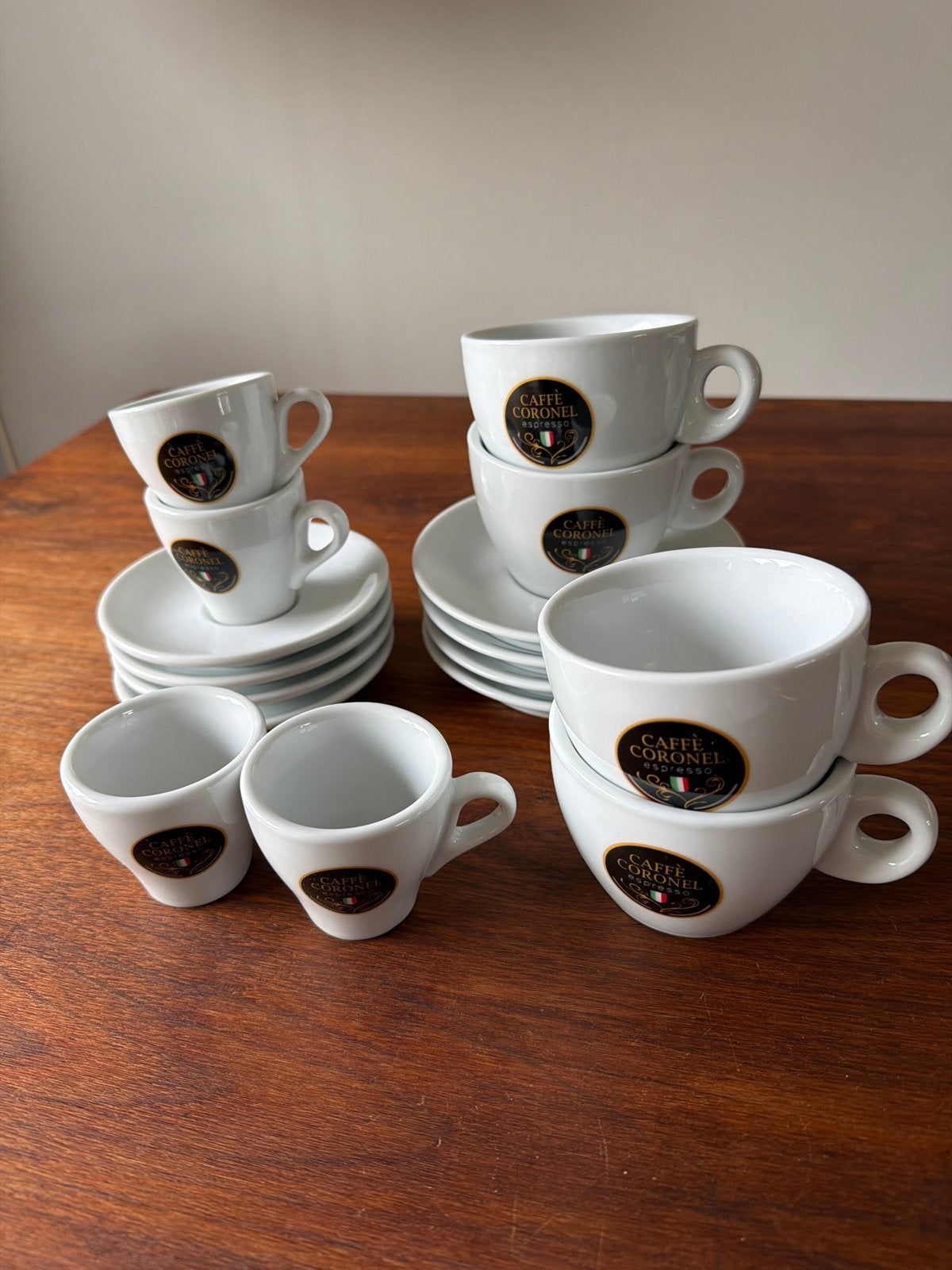 Caffè Coronel Espresso Kopjes en Schotels - Set van 8, Overige merken, Ophalen of Verzenden, Zo goed als nieuw, Kop(pen) en/of Schotel(s)