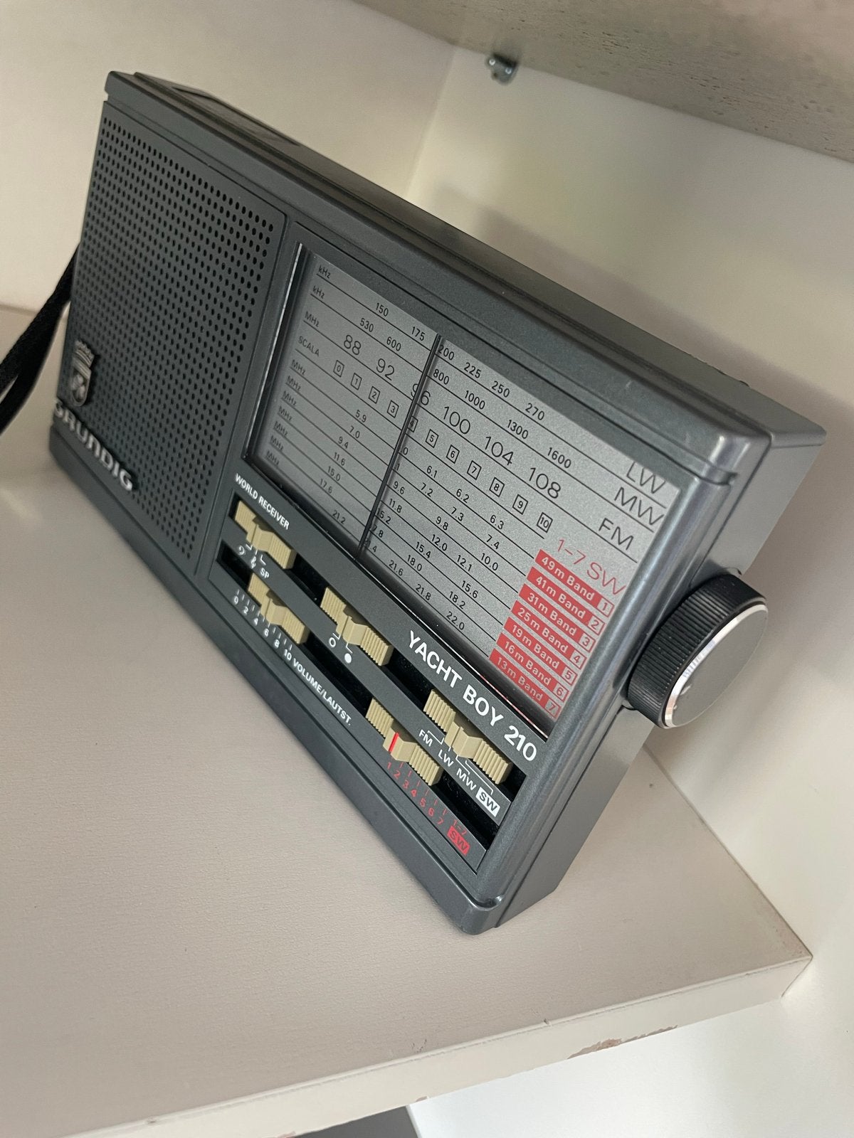 Grundig Yacht Boy 210 Wereldontvanger - Vintage Radio, Ophalen of Verzenden, Gebruikt, Wereldontvanger
