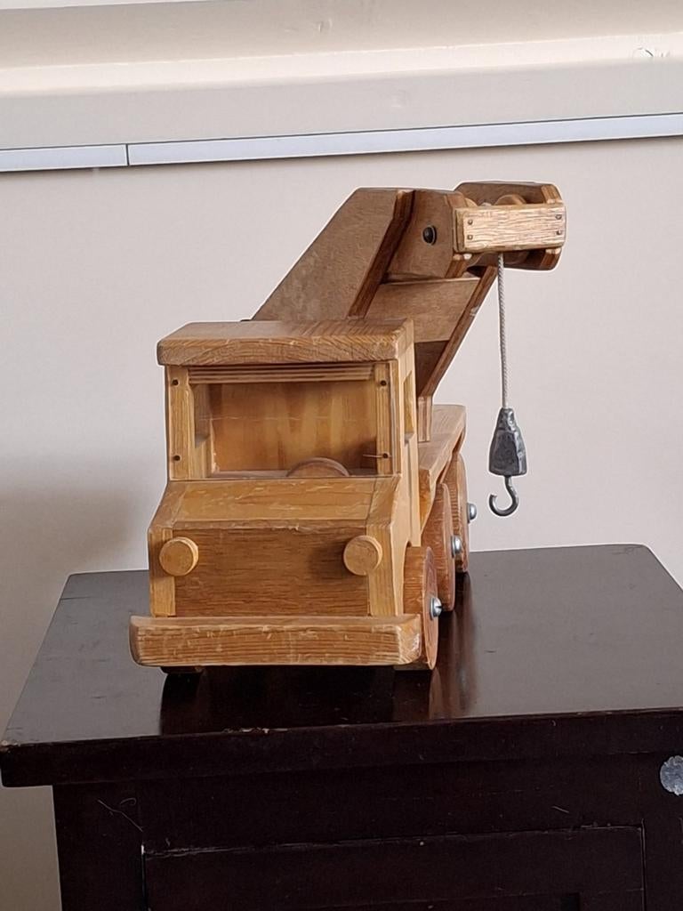 Houten speelgoed takelwagen - Handgemaakt, Ophalen of Verzenden, Zo goed als nieuw, Overige typen