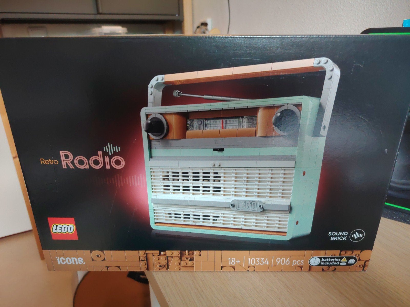 Nieuwe LEGO Icons Retro Radio 10334 - Ongeopend/Sealed, Lego, Nieuw, Ophalen of Verzenden, Icons