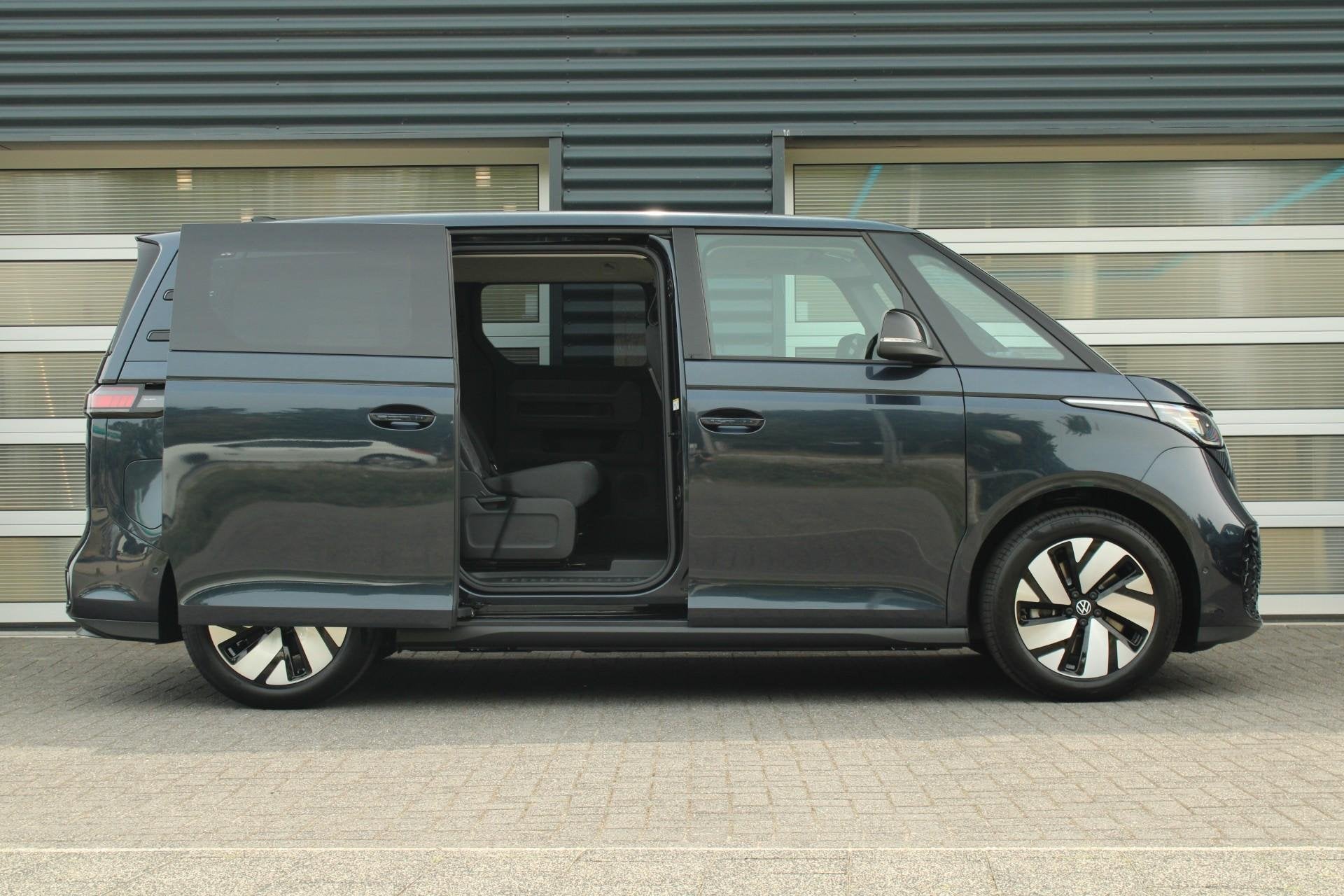 Volkswagen ID. Buzz Pro Bulli Limited Edition 286pk 79 kWh |, 12 maanden, Zwart, Blauw, Nieuw
