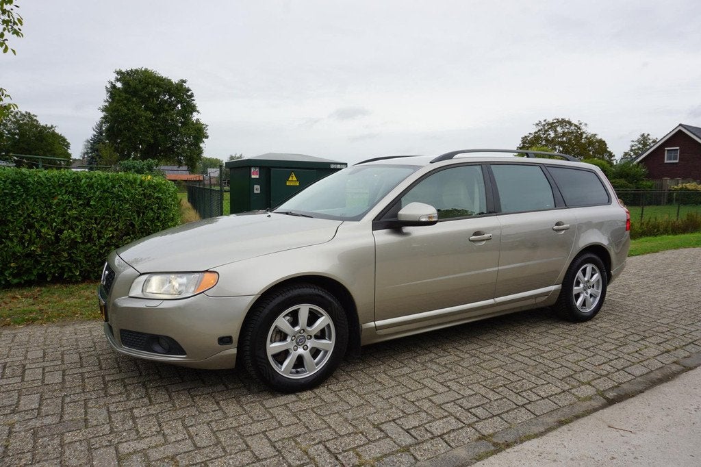 Volvo V70 3.2 Momentum automaat, Auto's, Volvo, 238 pk, Bruin, Leder en Stof, Euro 4