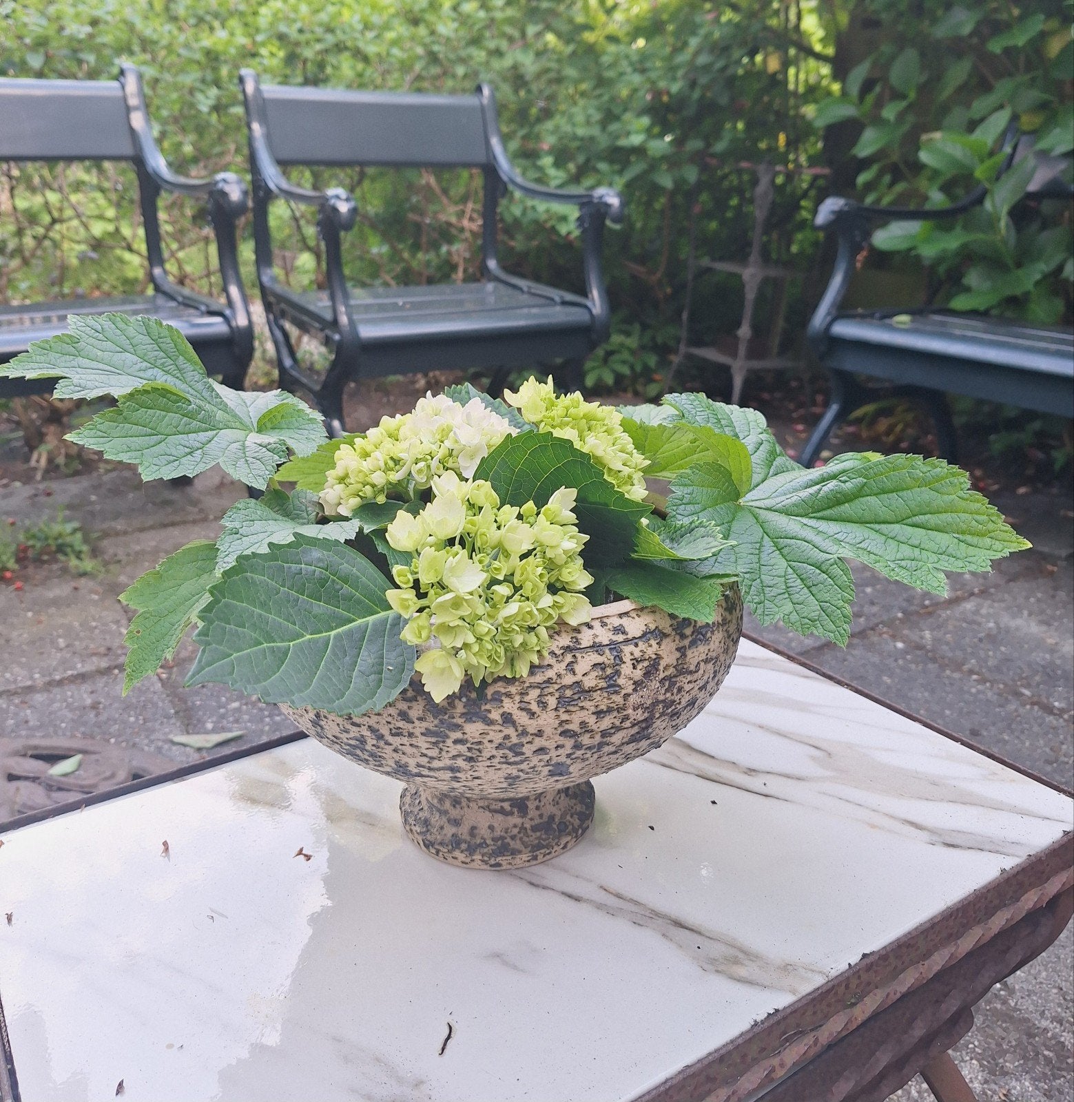 Vintage berkenbast chamotte bloempot op voet, glazuur, 60's, Ophalen of Verzenden