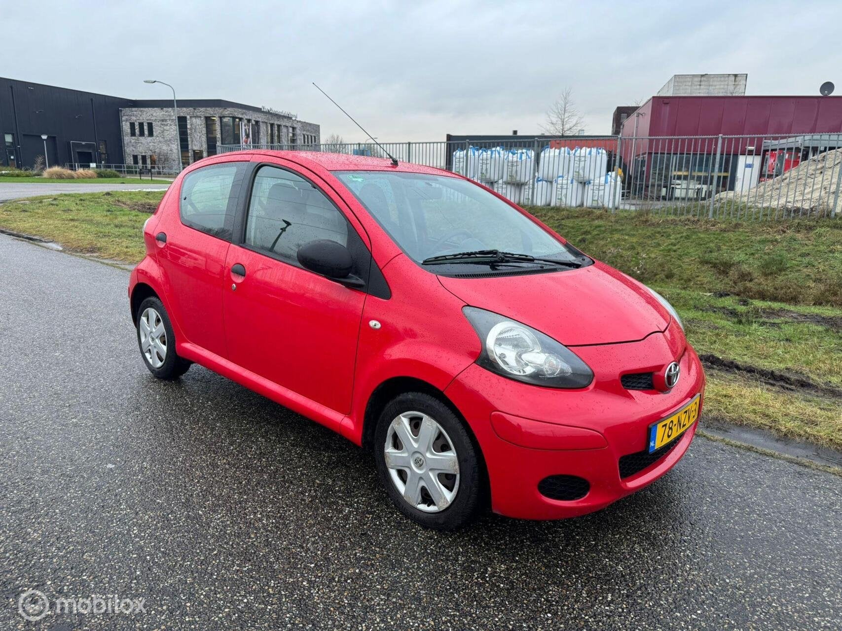 Toyota Aygo 1.0-12V Cool#Airco#nieuwe APK#, Auto's, Voorwielaandrijving, Euro 5, Gebruikt, 4 stoelen