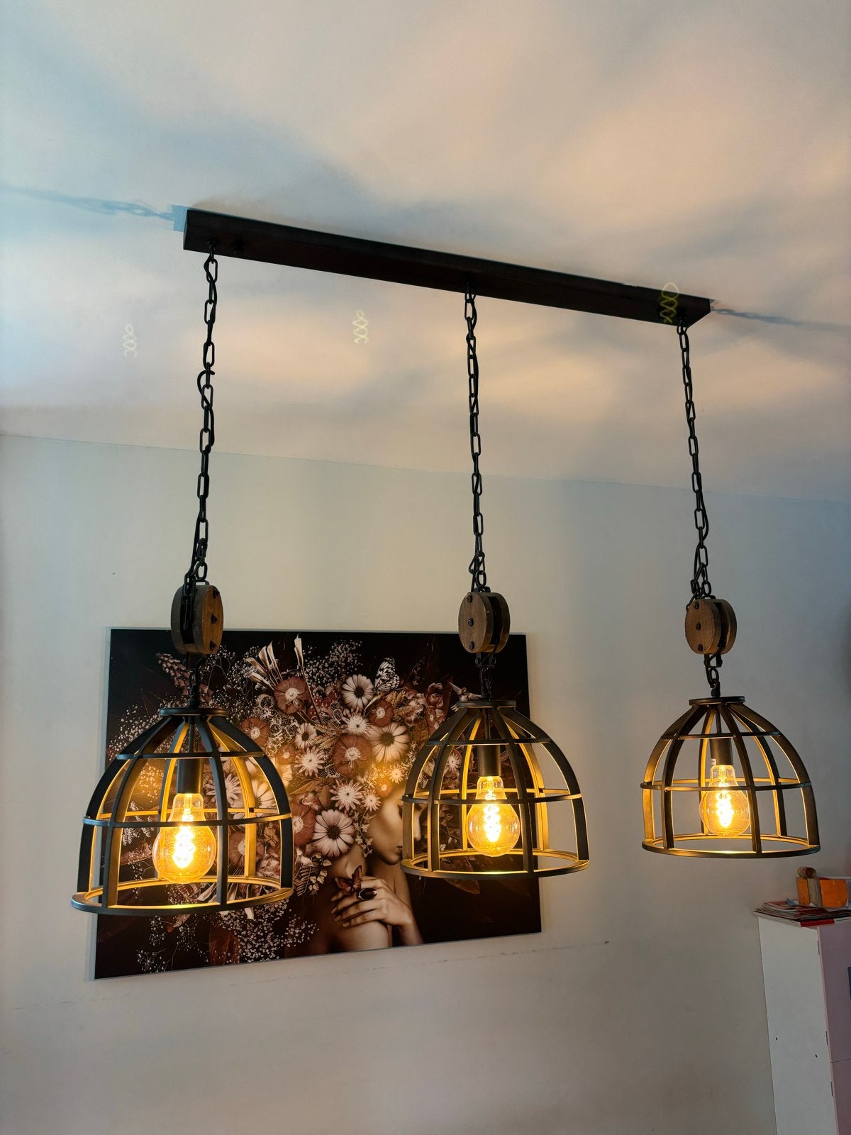 Industriële hanglamp met 3 kooilampen en katrollen, Huis en Inrichting, Lampen | Hanglampen, Ophalen, Zo goed als nieuw, Metaal