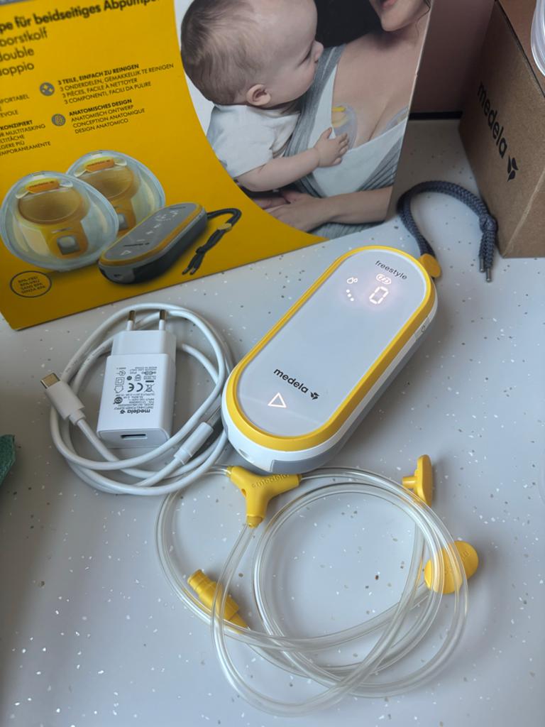 Medela Freestyle borstkolf met super veel extra’s!, Ophalen of Verzenden, Gebruikt