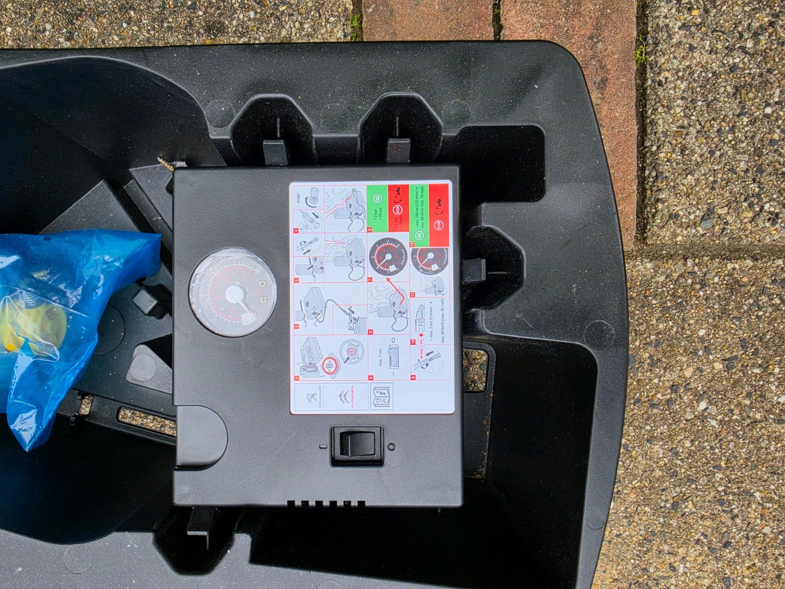 Bandreparatieset met compressor en vloeistof, Ophalen, Zo goed als nieuw
