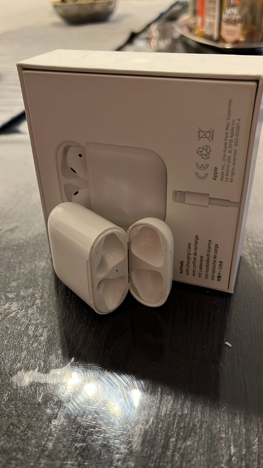 AirPods 2 case - price per stuk - Apple AirPods oplader, Ophalen of Verzenden, Gebruikt, Wit