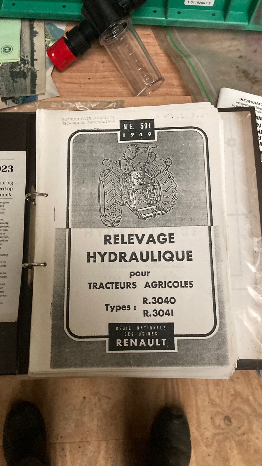 Oltimer traktor renault 3040 - 7024, Ophalen, Zo goed als nieuw, Renault