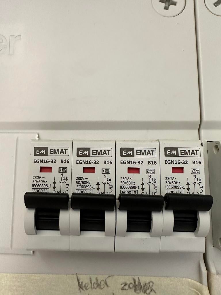 EMAT 12x B16 Installatieautomaat, Doe-het-zelf en Verbouw, Elektra en Kabels, Ophalen of Verzenden, Gebruikt, Schakelaar
