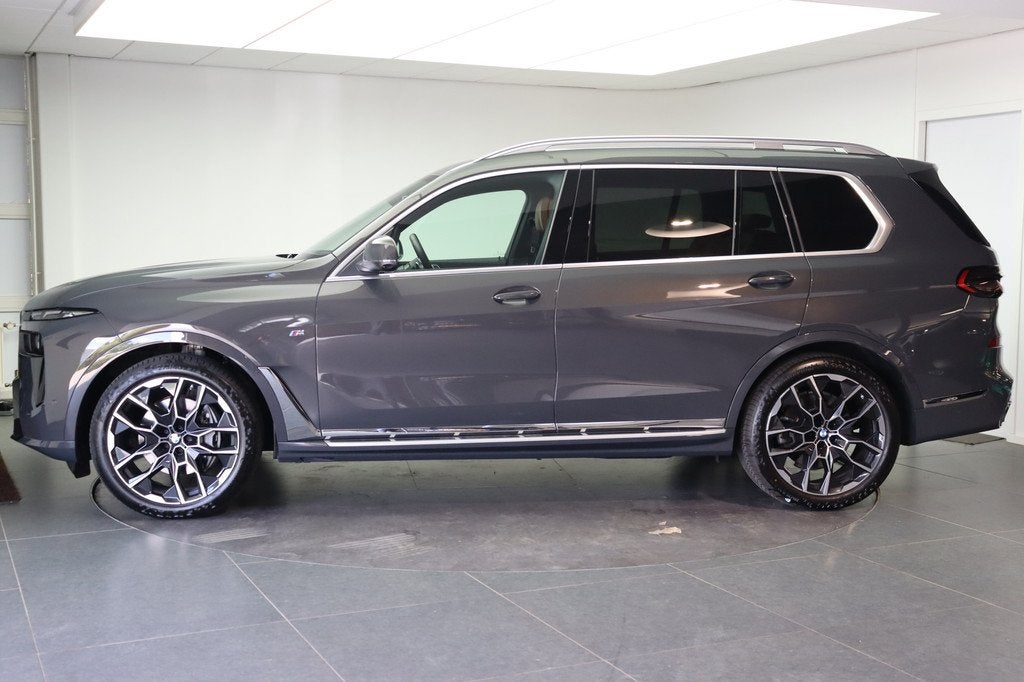BMW X7 xDrive40i M Sport Automaat / Trekhaak / Panoramadak S, Auto's, BMW, Gebruikt, Met garantie (alle), 7 stoelen, Vierwielaandrijving