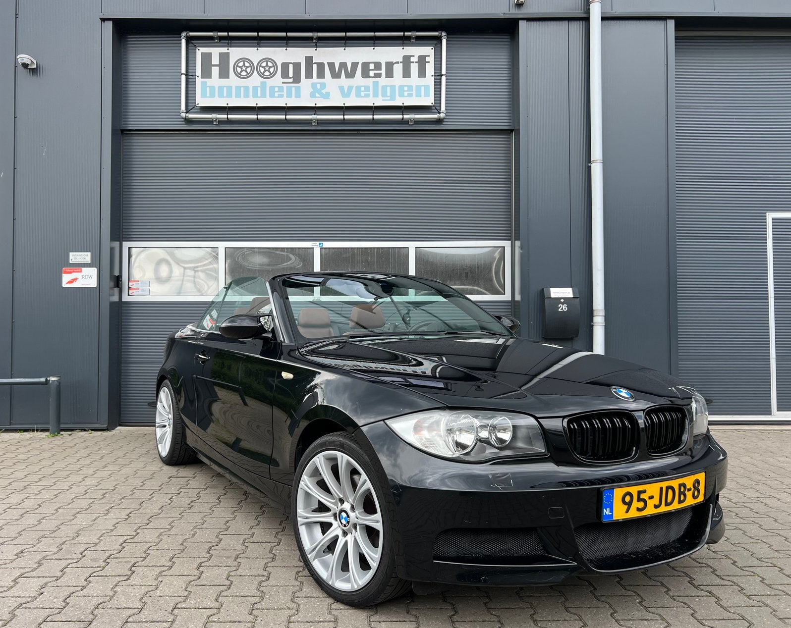 BMW 1-Serie 120i Cabrio 2009 Zwart APK M-sport LM velgen NAP, Auto's, 1-Serie, 1995 cc, 4 cilinders, Cabriolet