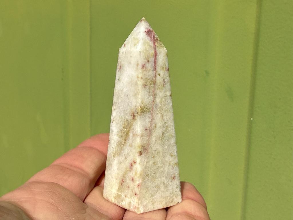 Cinnaber in kwarts obelisk mineralen, Nieuw, Www.riesmineralen.nl, Ries Mineralen, Info@riesmineralen.nl