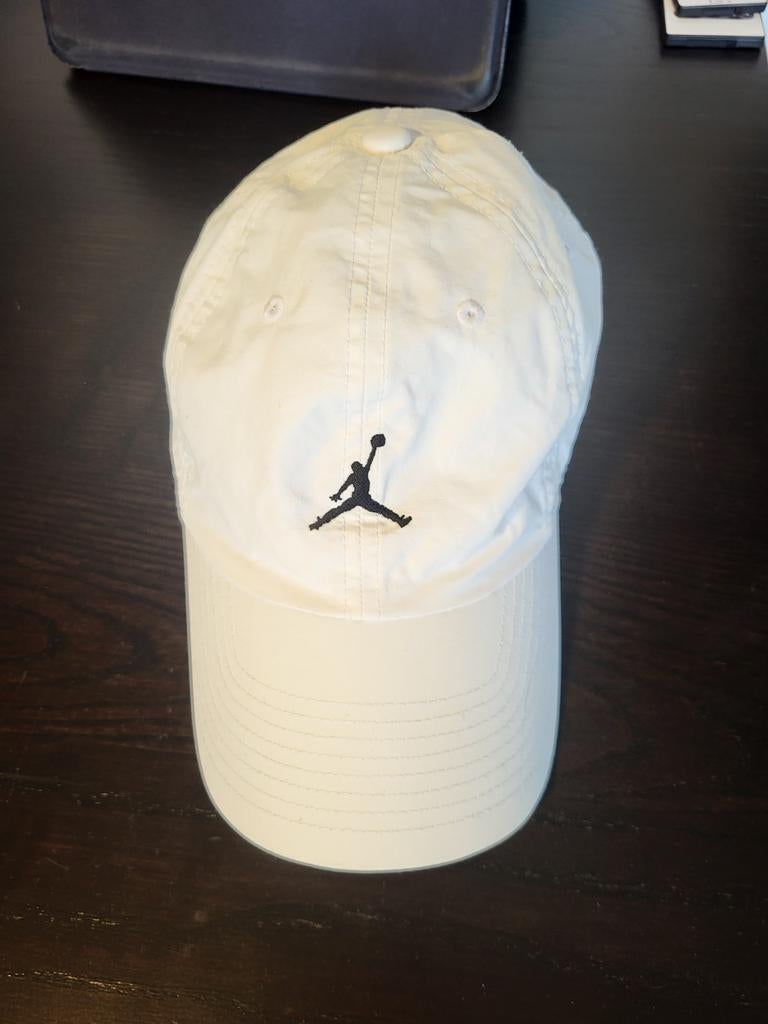 Witte Jordan pet met Jumpman logo, Kleding | Heren, Hoeden en Petten, Jordan, One size fits all, Ophalen of Verzenden, Pet