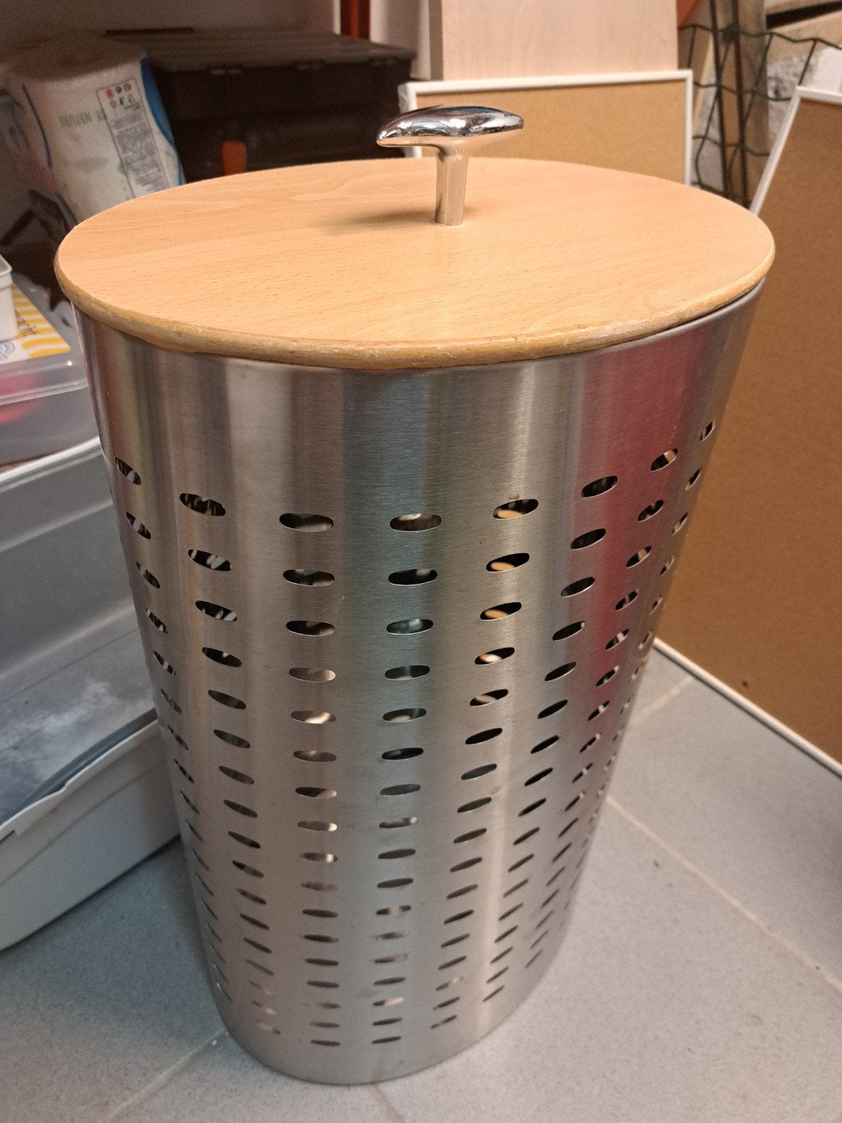 Wasmand metaal, Ophalen