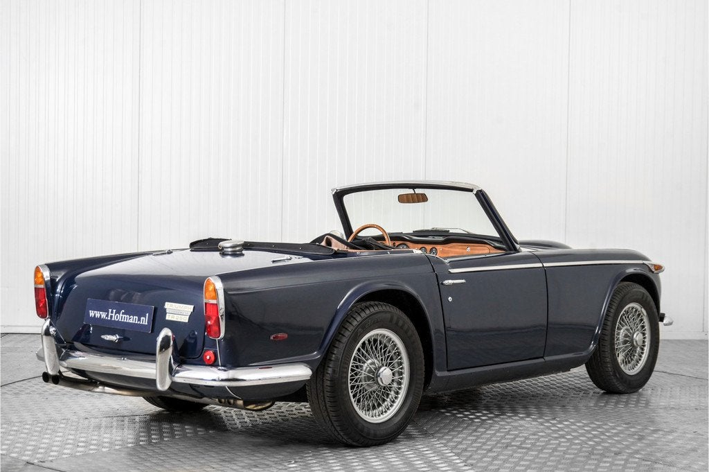 Triumph TR5 TR250 overdrive spaakwielen (bj 1968), Auto's, Triumph, Gebruikt, Overige modellen, Cabriolet, Blauw