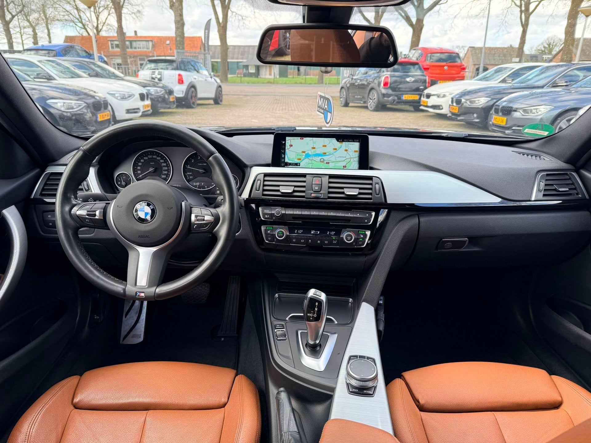 BMW 3-serie 318i Centennial High Executive M Sport|Navigatie, Auto's, BMW, Automaat, Euro 6, Zwart, 19 km/l