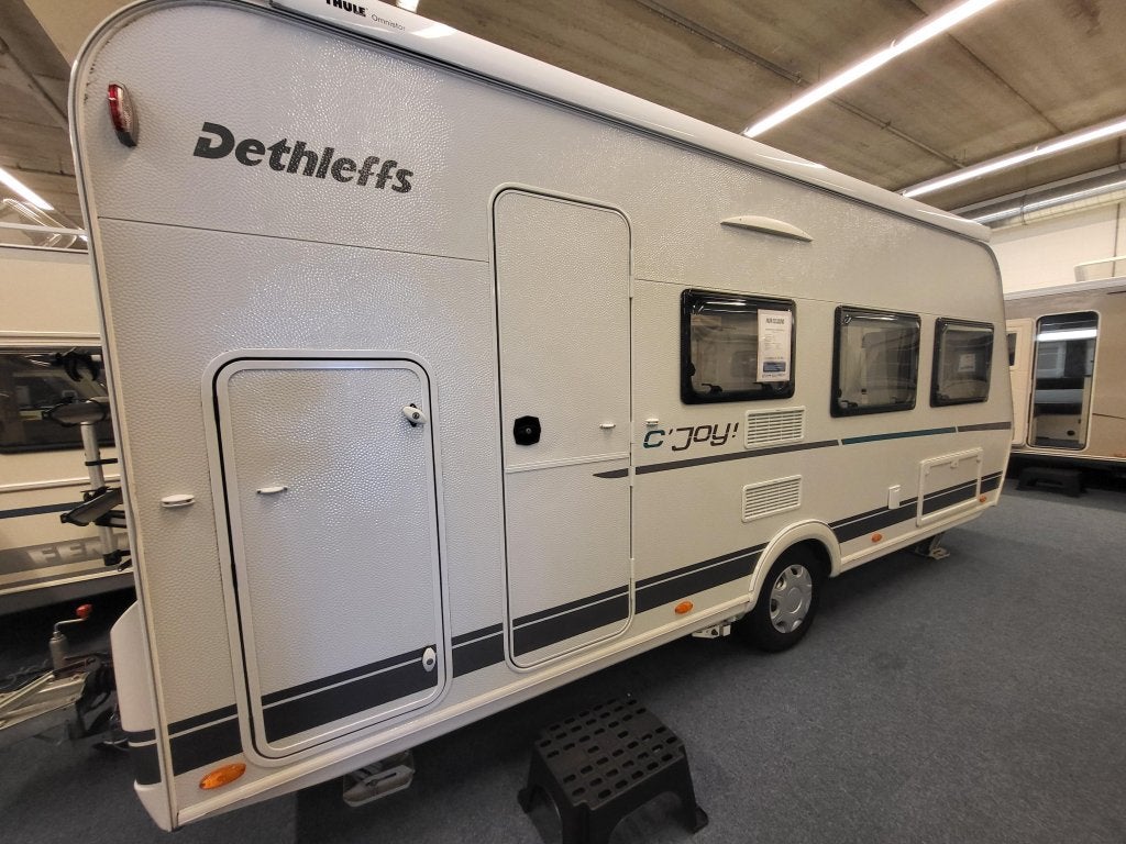 Dethleffs C'Joy 480 QLK; cassetteluifel, mover, fietsenrek, Caravans en Kamperen, Caravans, Standaardzit, Dwarsbed, Schokbreker