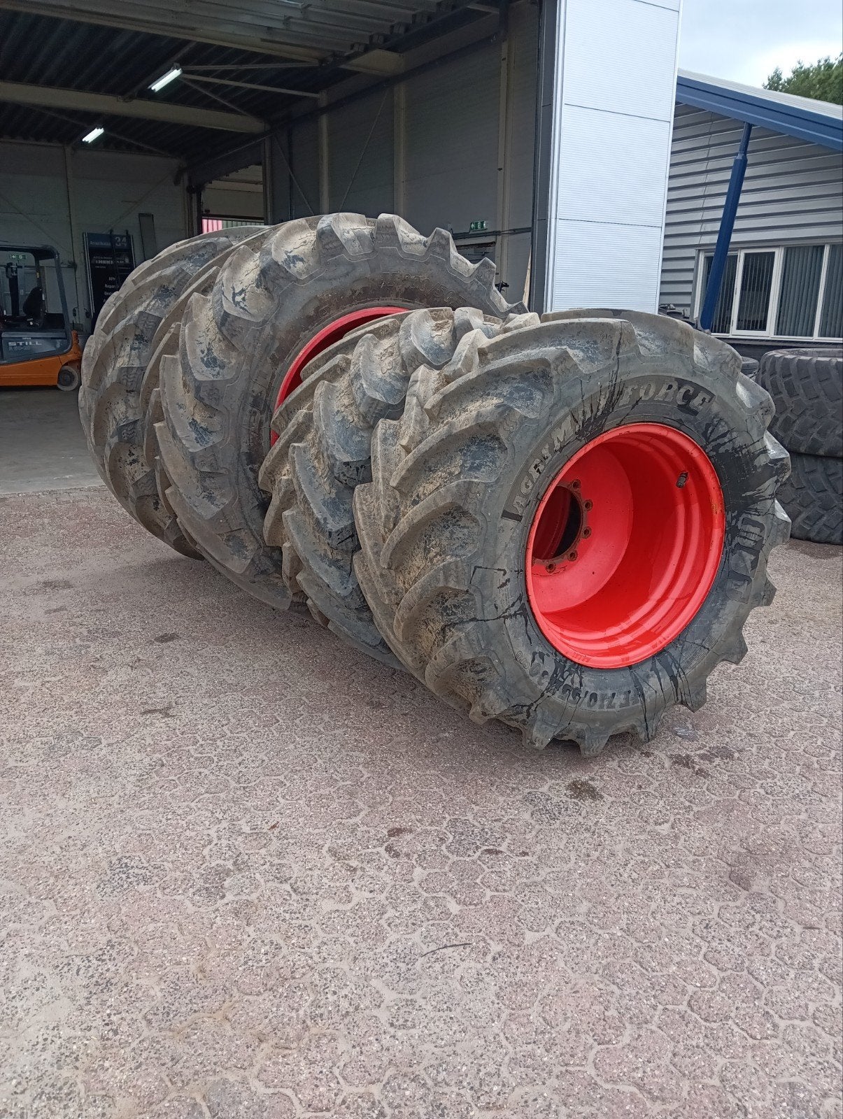 set 710/55R30 900/50R42 BKT Agrimax op Fendt wielen, Ophalen