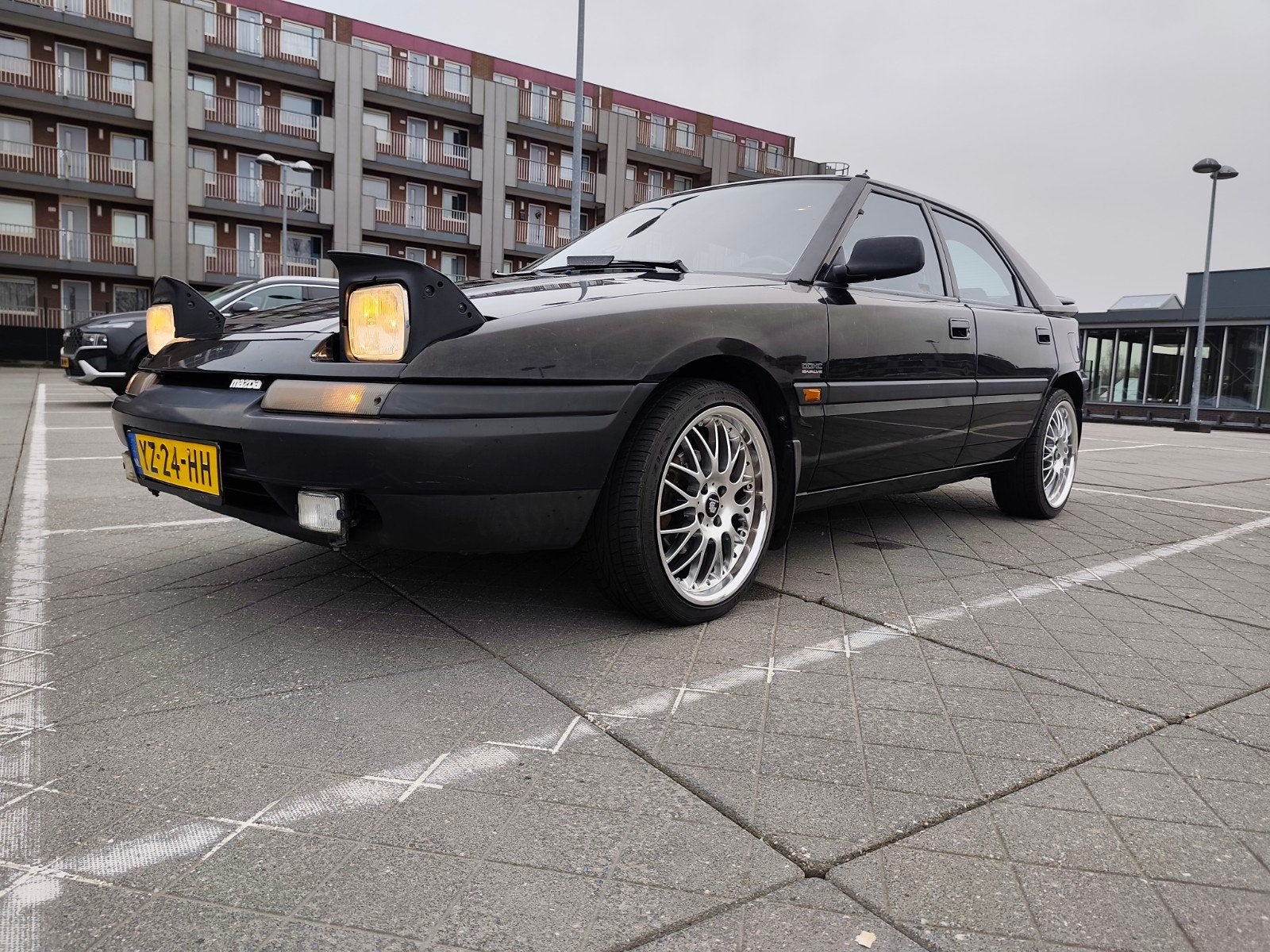 Mazda 323f GT 1.8 130pk 1991 71.000km 2e eigenaar., Voorwielaandrijving, 4 cilinders, Zwart, Origineel Nederlands