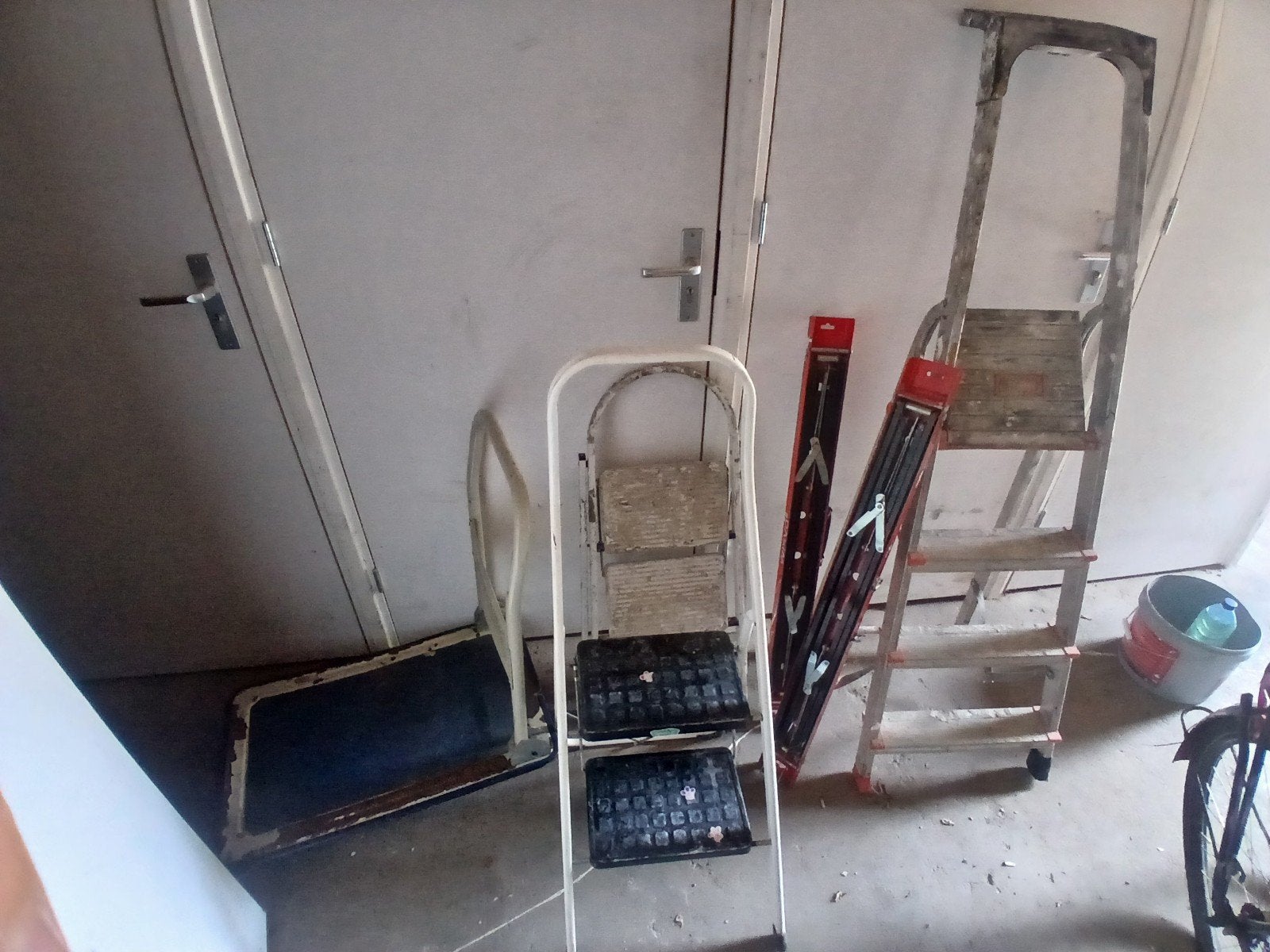 drie kleine ladders, een kar, schraag, Ophalen of Verzenden