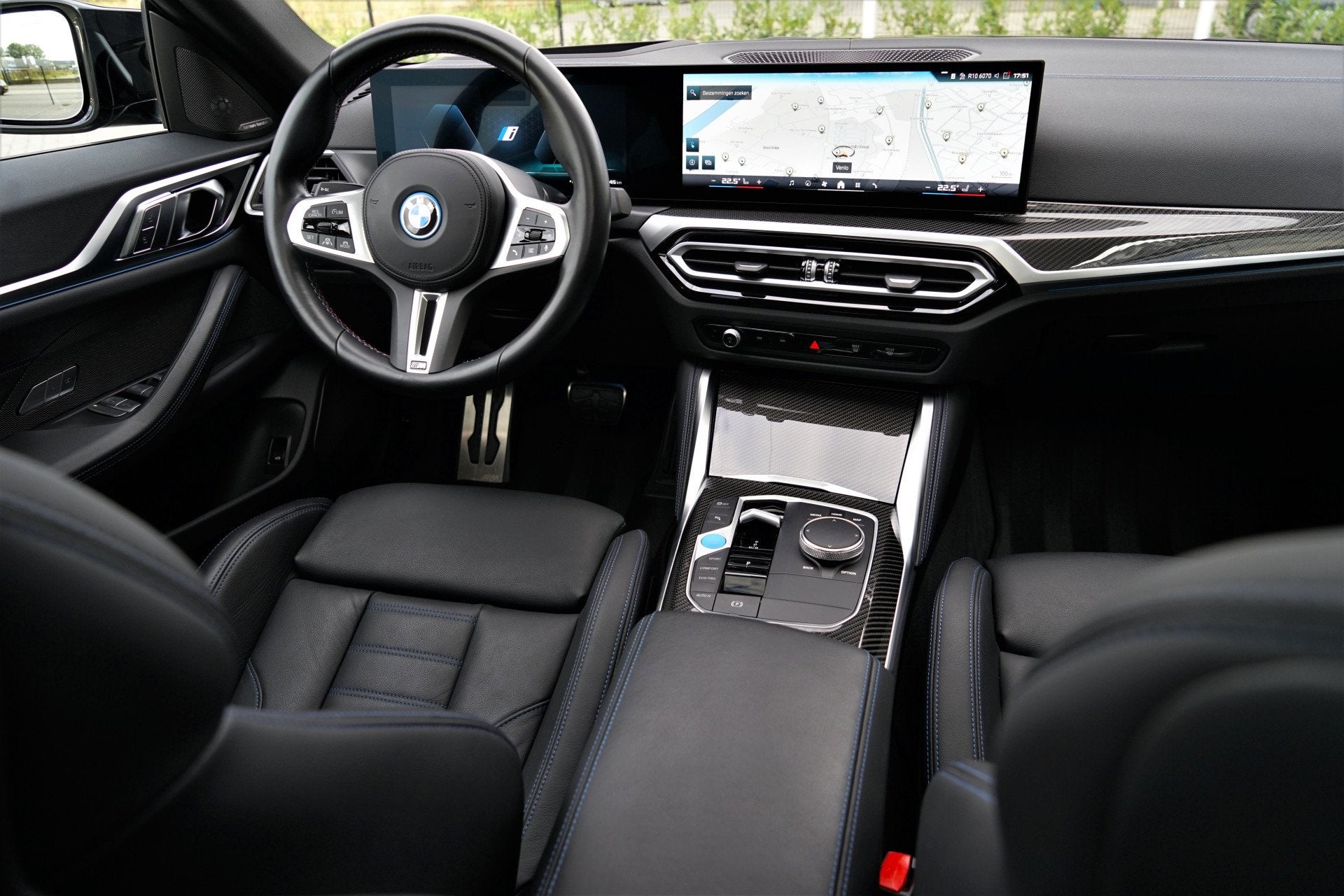 BMW i4 M50 xDrive M-sport Schuifdak M-stoel Harman/Kardon La, Auto's, Dealer onderhouden, Gebruikt, Zwart, 2190 kg