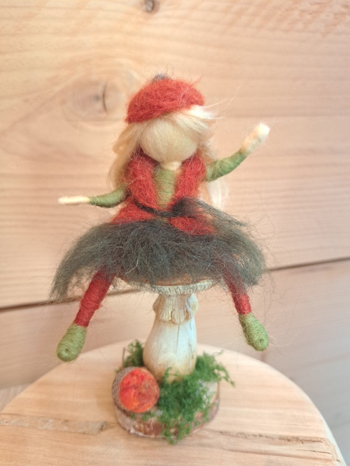 seizoenstafel jaartafel herfst paddenstoelmeisje naaldvilt, Ophalen of Verzenden, Nieuw, Figuurtje(s)