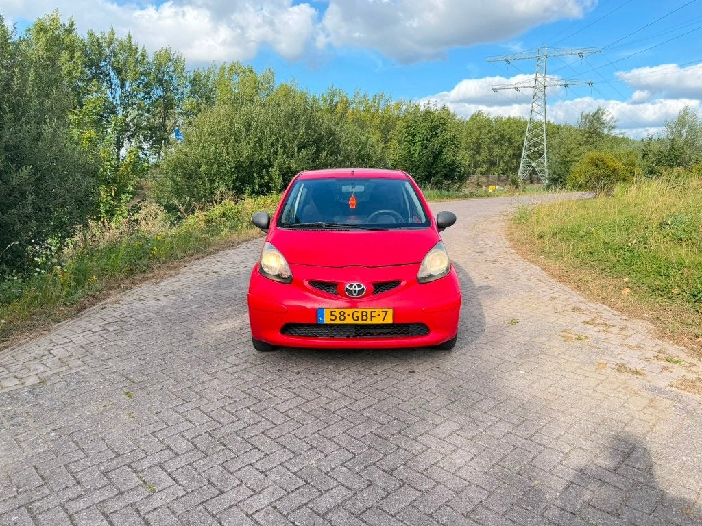 Toyota Aygo 1.0 12V Vvt-i 3DRS MMT 2008 Rood, Auto's, Toyota, Voorwielaandrijving, Stof, Zwart, 4 stoelen