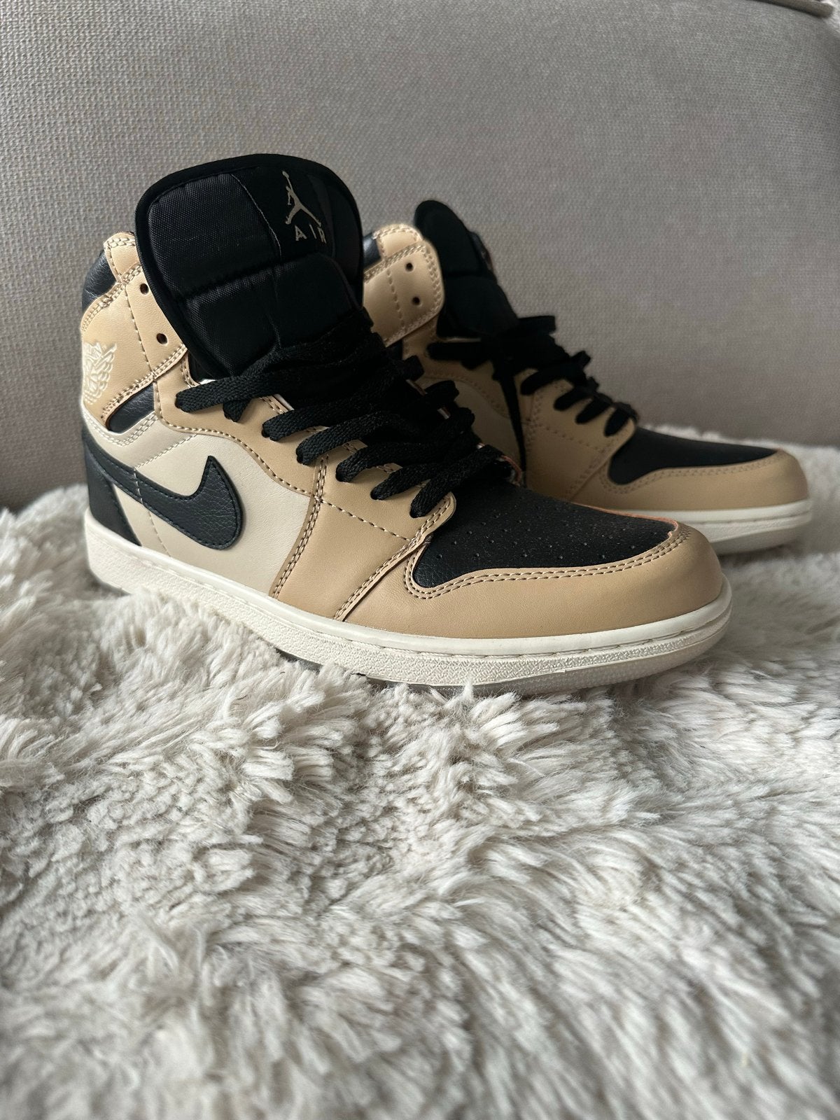 Nike Air Jordan 1 MID - Zo goed als nieuw - Maat 42, Kleding | Heren, Schoenen, Ophalen, Zo goed als nieuw, Overige kleuren, Sneakers of Gympen