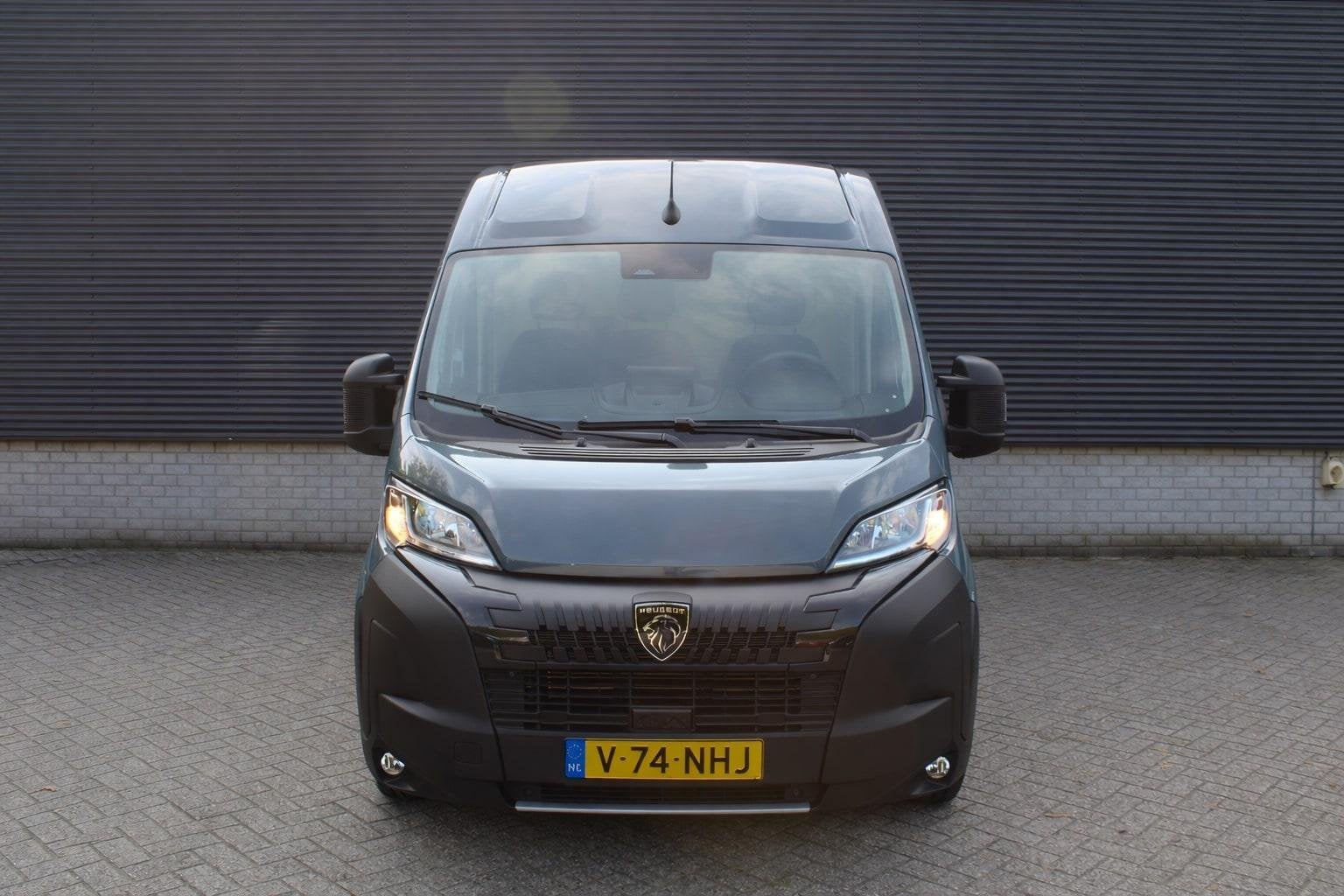 Peugeot Boxer GB 2.2 180PK BlueHDi L3H2 EAT8 | SUMMERDEAL |, Auto's, Stof, 4 cilinders, 179 pk, 3000 kg