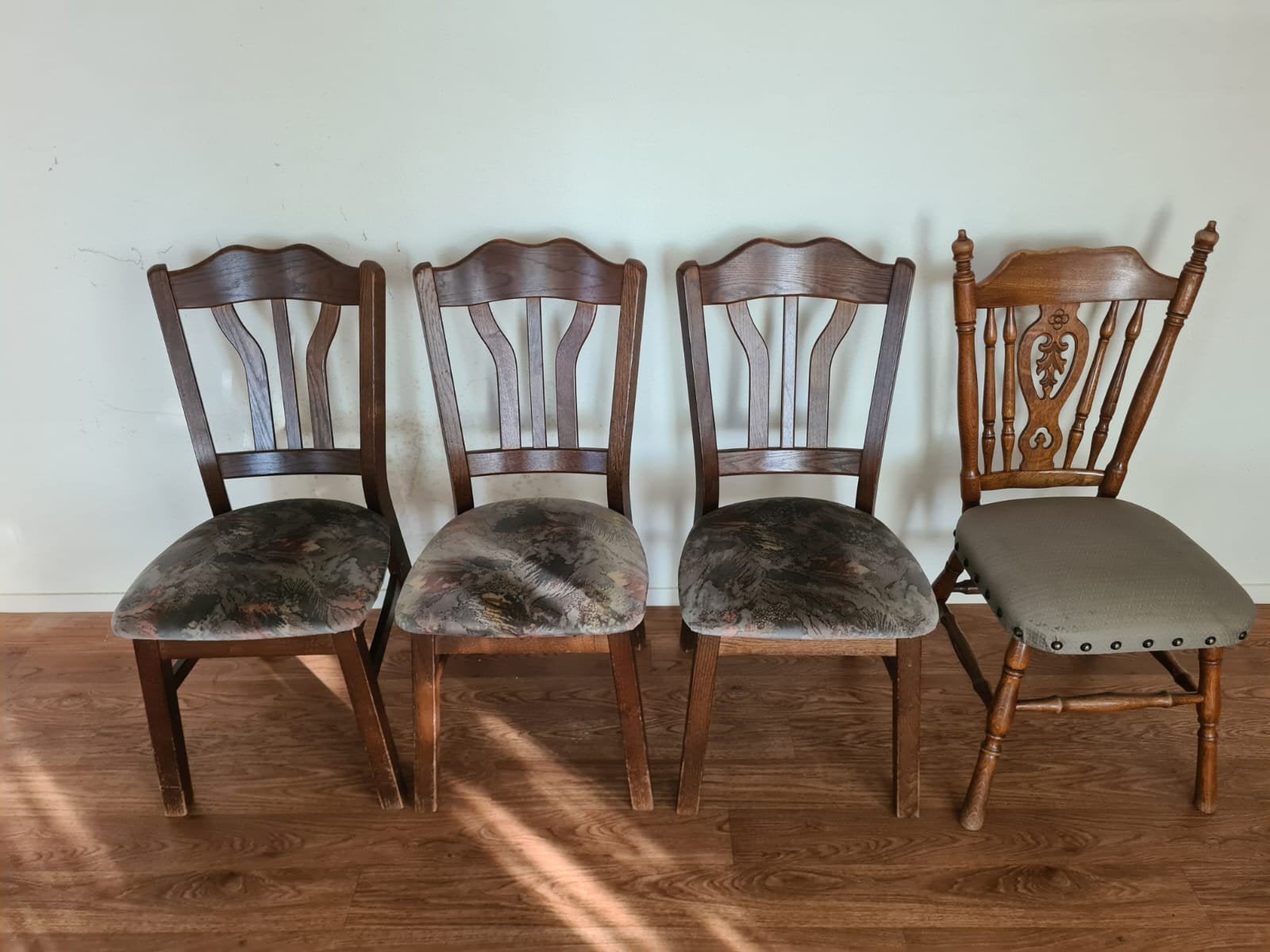 Gratis 4 eetkamerstoelen, Ophalen, Gebruikt, Bruin, Vier